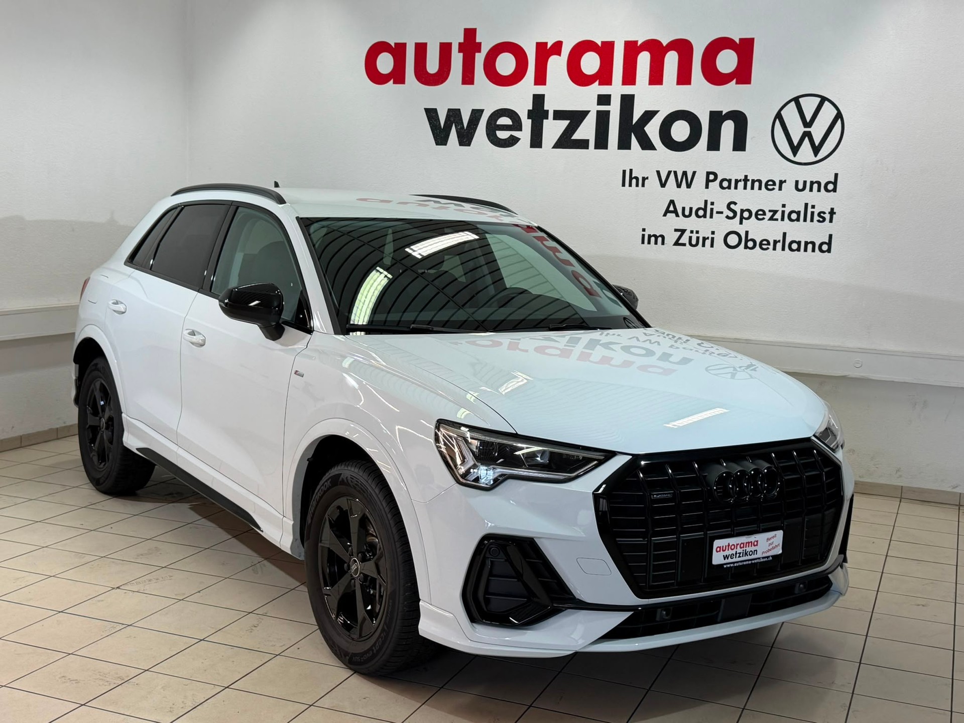 AUDI Q3 45 TFSI S line quattro S-tronic-image-1