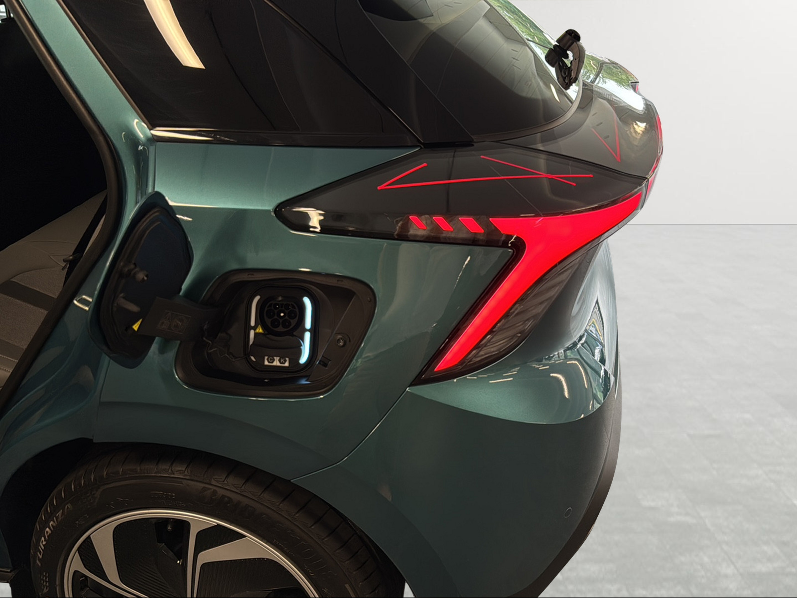 MG 4 EV 64kWh Facelift Premium-image-12