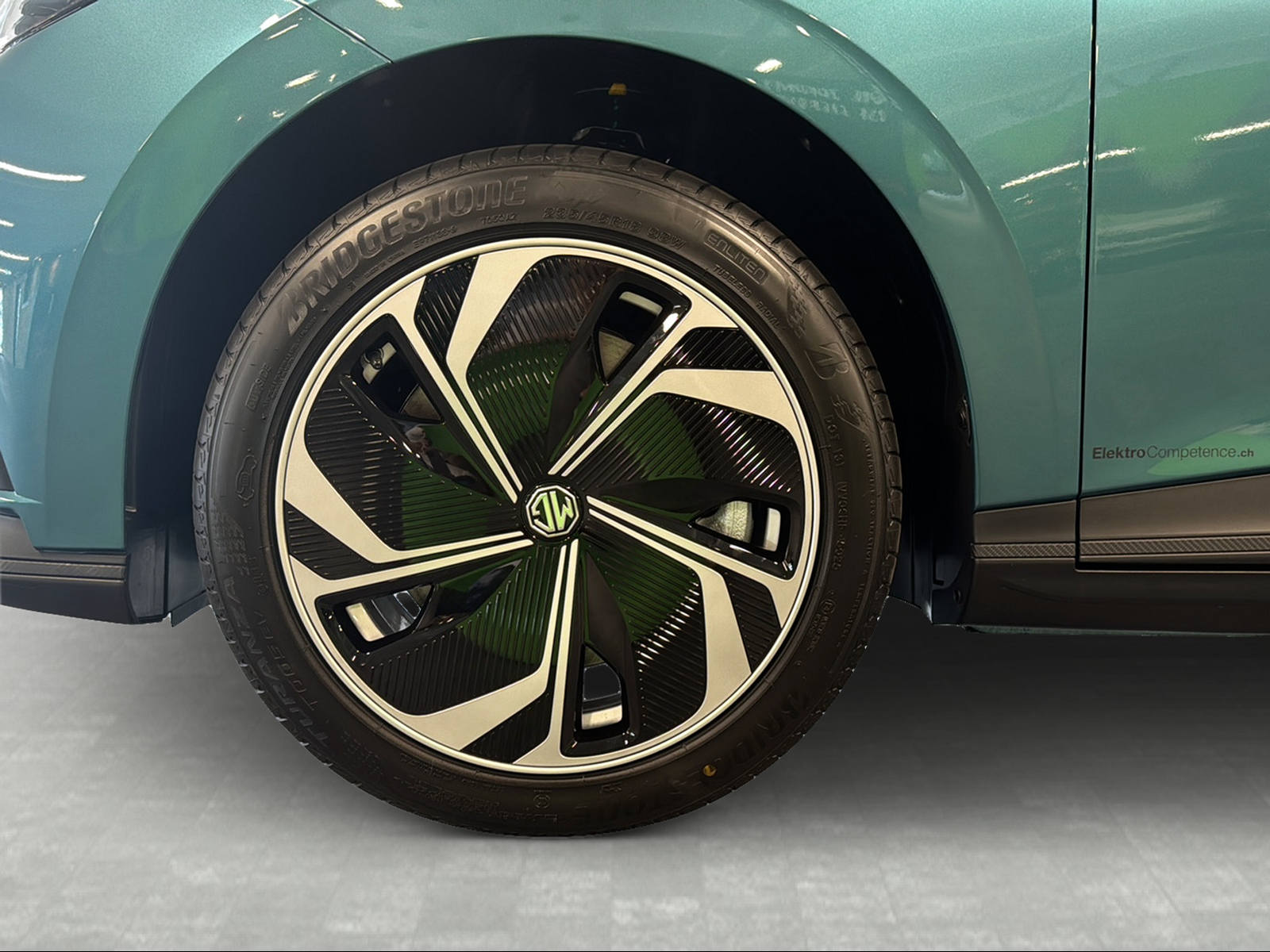 MG 4 EV 64kWh Facelift Premium-image-18