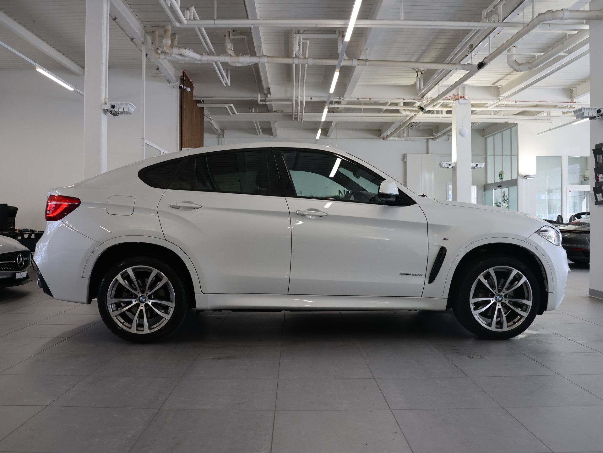BMW X6 xDrive 30d Pure M Sport Steptronic *Rückfahrkamera* *Sitzheizung* *Panoramadach*-image-6