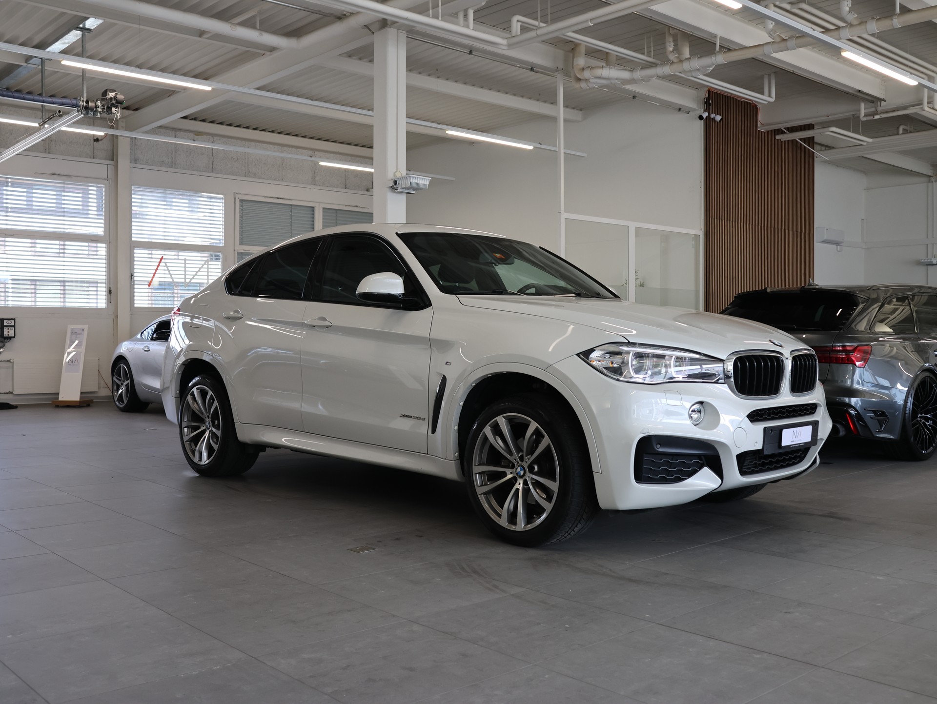BMW X6 xDrive 30d Pure M Sport Steptronic *Rückfahrkamera* *Sitzheizung* *Panoramadach*-showroom-element-1