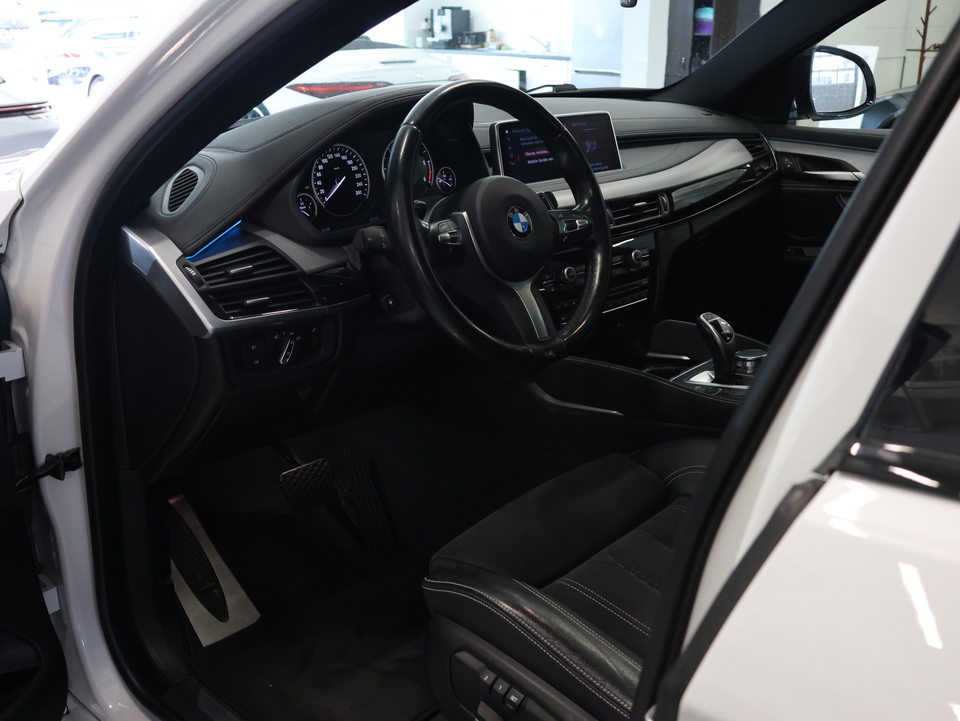 BMW X6 xDrive 30d Pure M Sport Steptronic *Rückfahrkamera* *Sitzheizung* *Panoramadach*-image-12