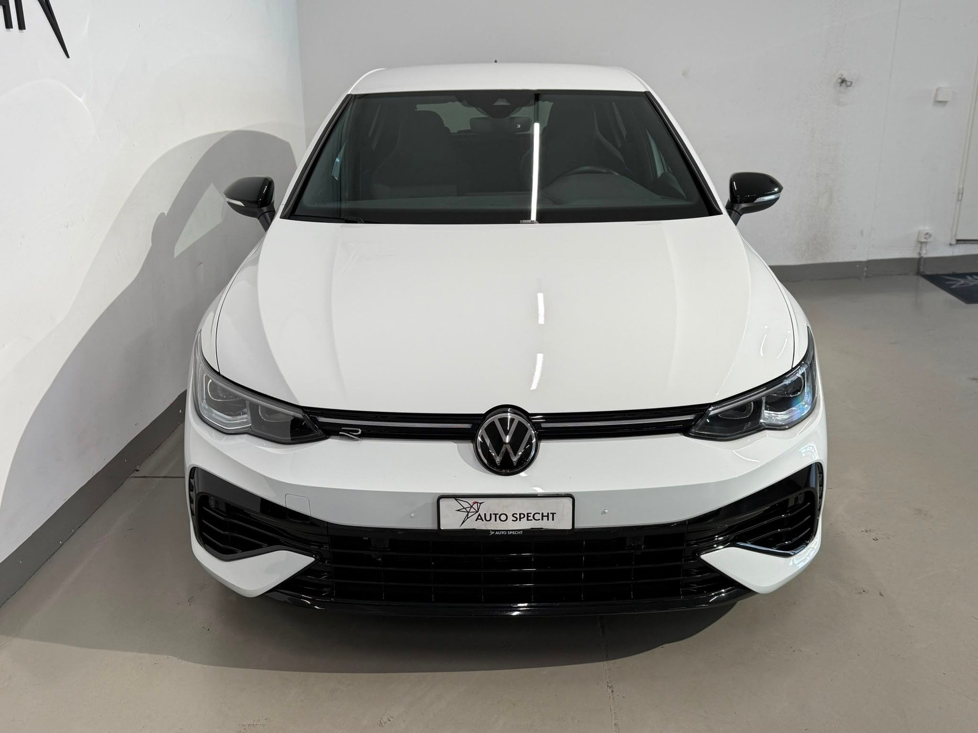 VW Golf 2.0 TSI R DSG 4Motion-image-3