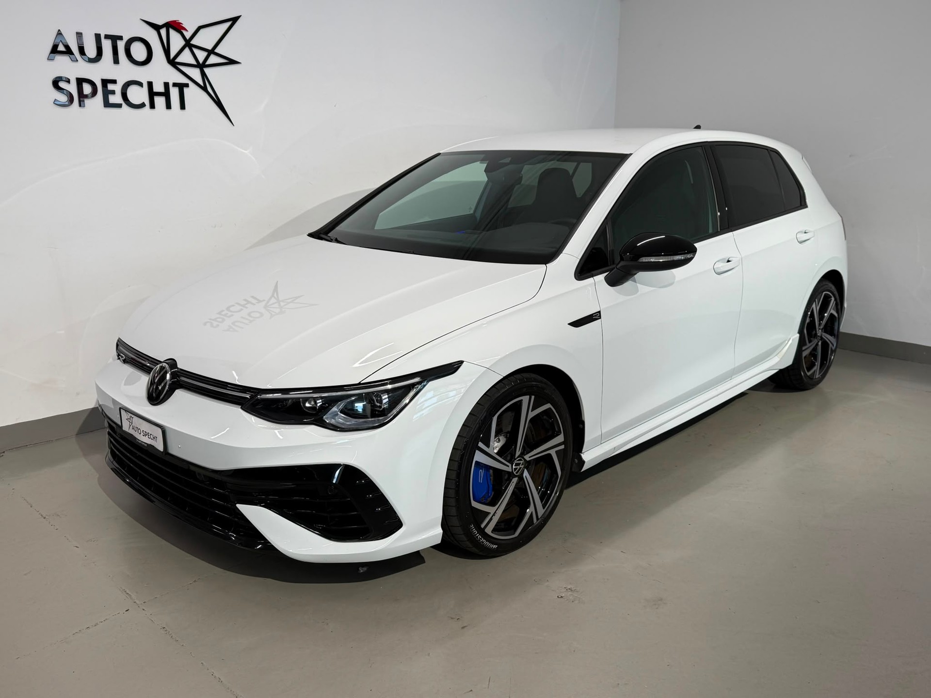 VW Golf 2.0 TSI R DSG 4Motion-image-2
