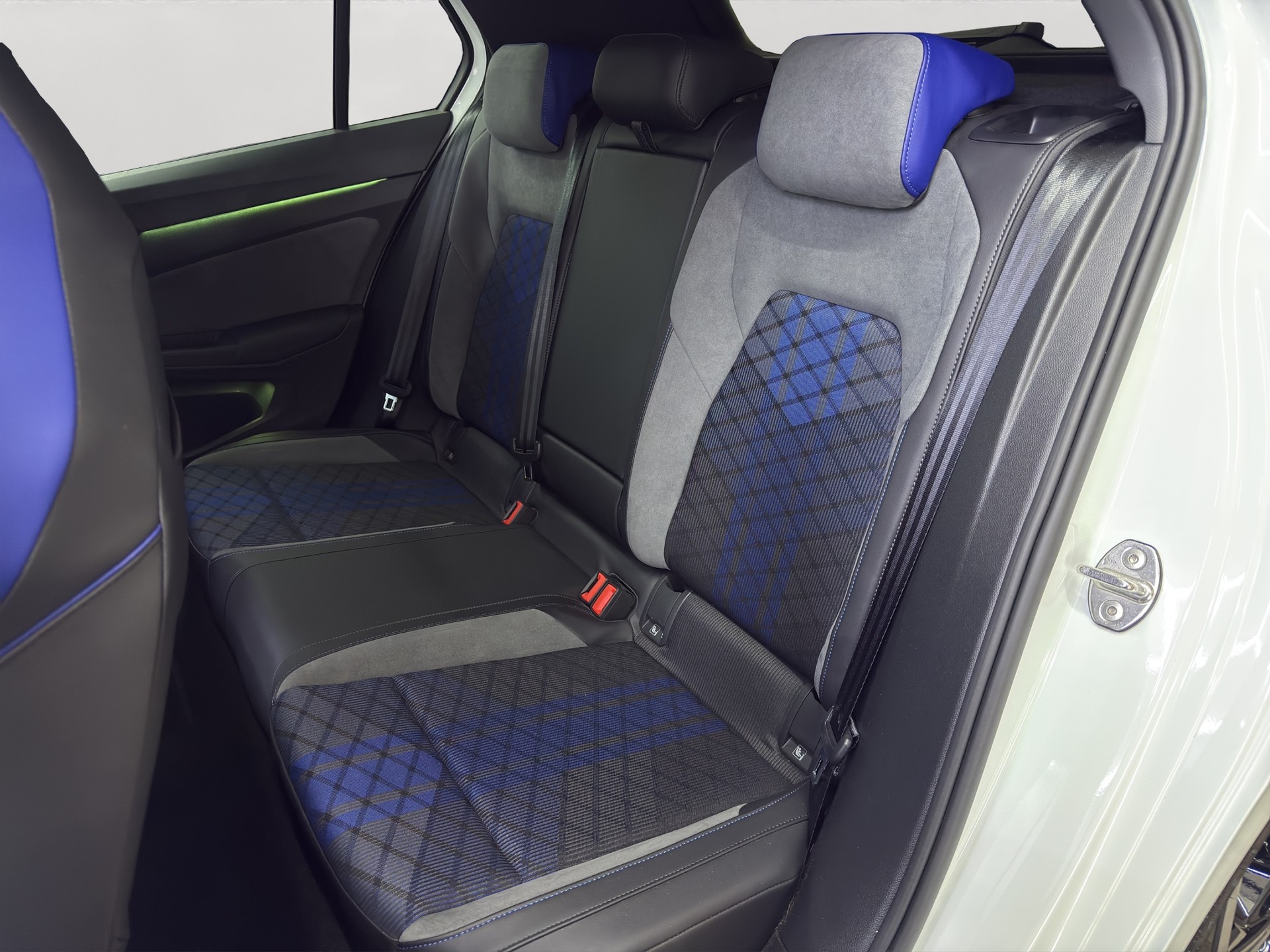 VW Golf 2.0 TSI R DSG 4Motion-image-12