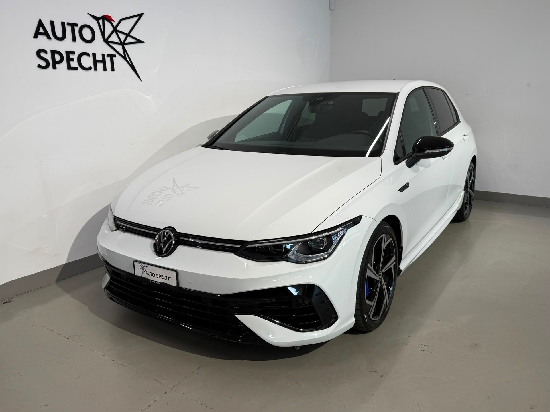 VW Golf 2.0 TSI R DSG 4Motion-image-0