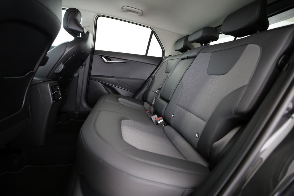 KIA Niro 1.6 GDi Plug-in Hybrid Power Edition-image-8