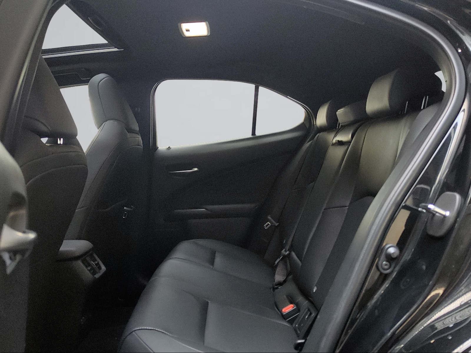 LEXUS UX 300e Excellence-image-8