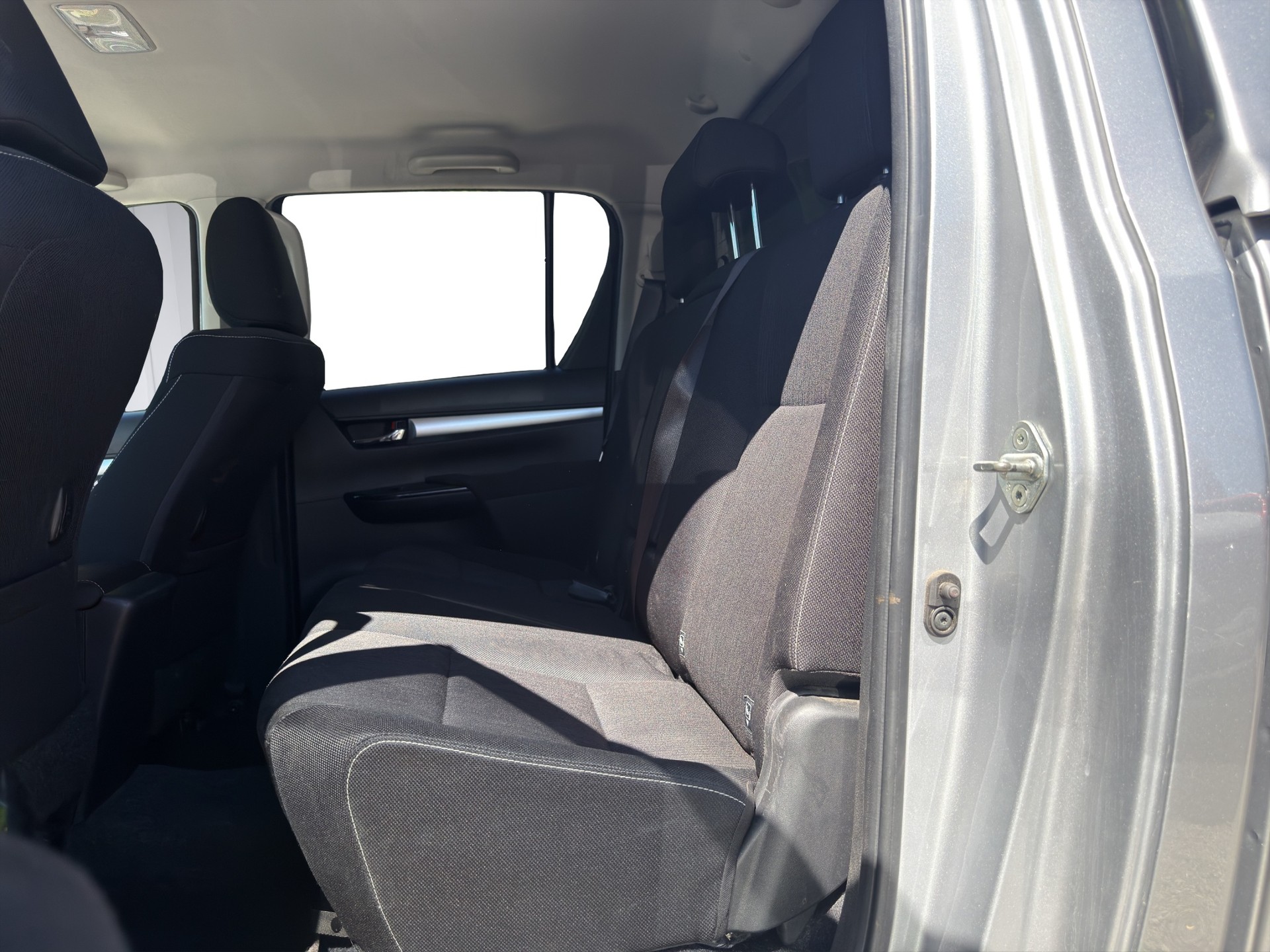 TOYOTA Hilux 2.4D-4D Sol Premium Double Cab 4x4-image-10