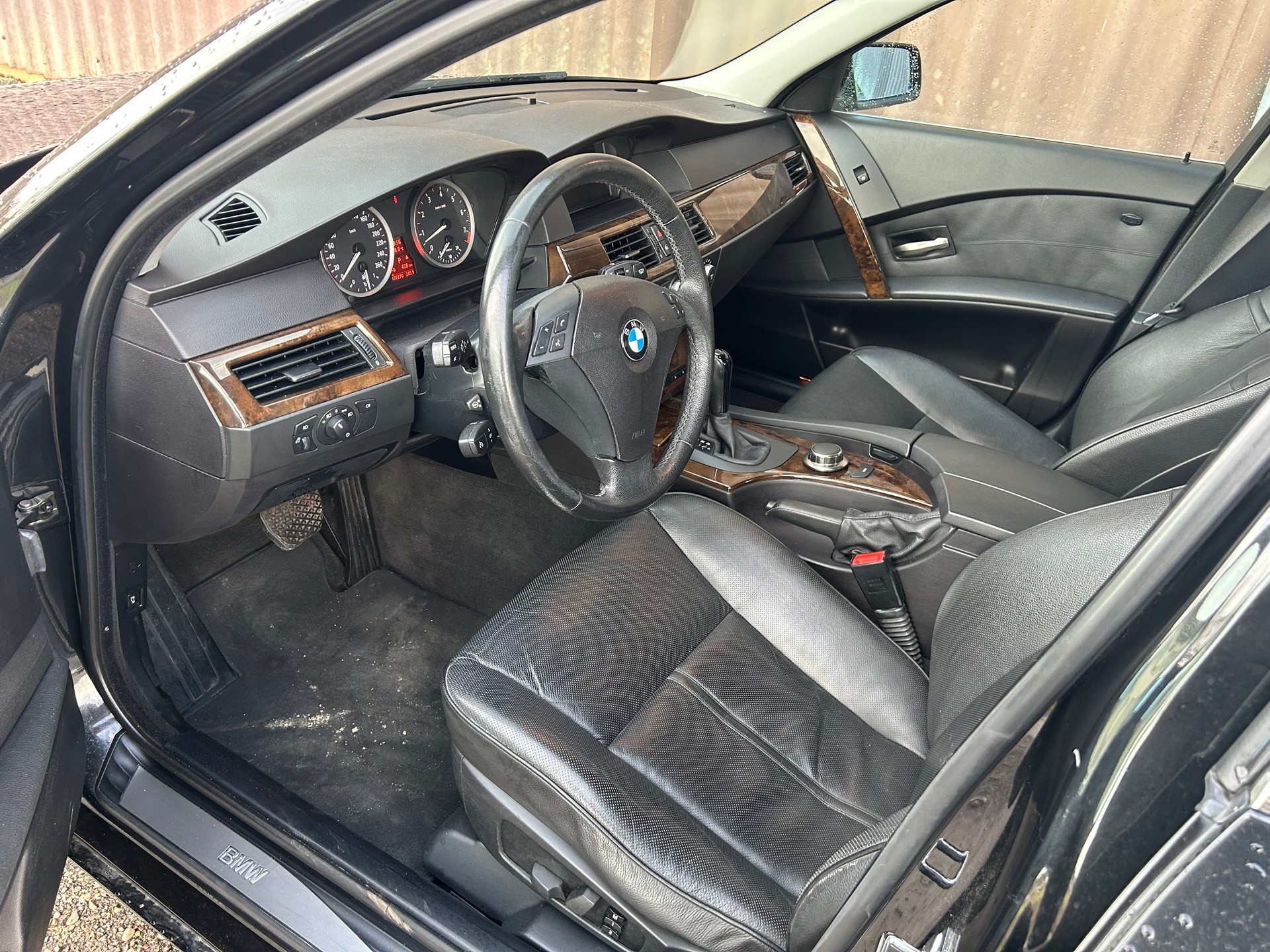 BMW 525xi-image-11