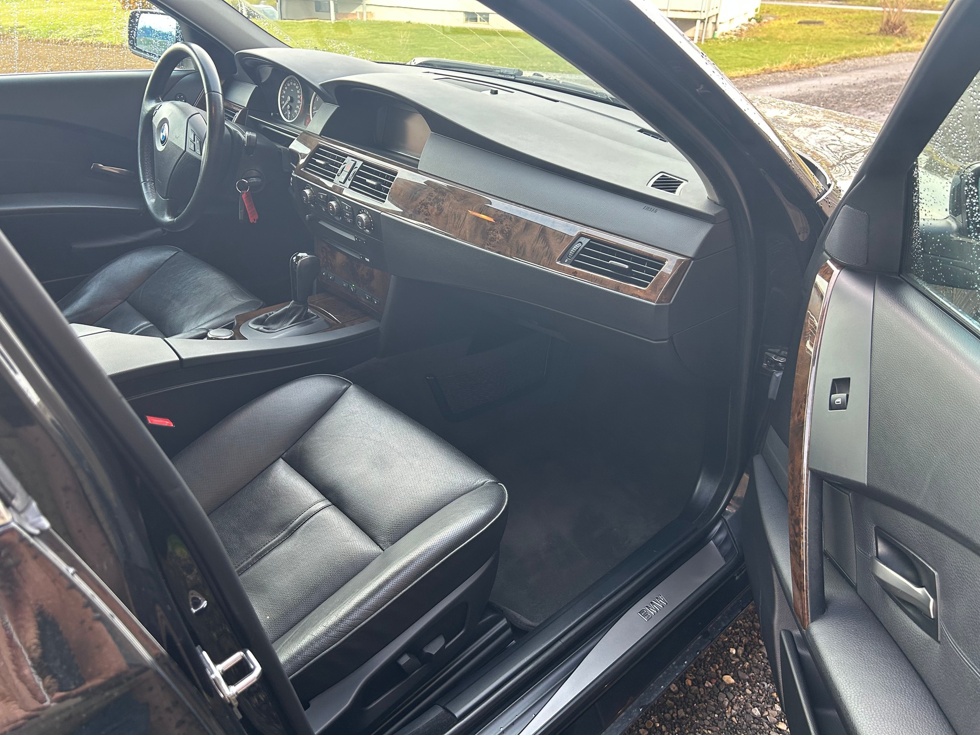 BMW 525xi-image-13