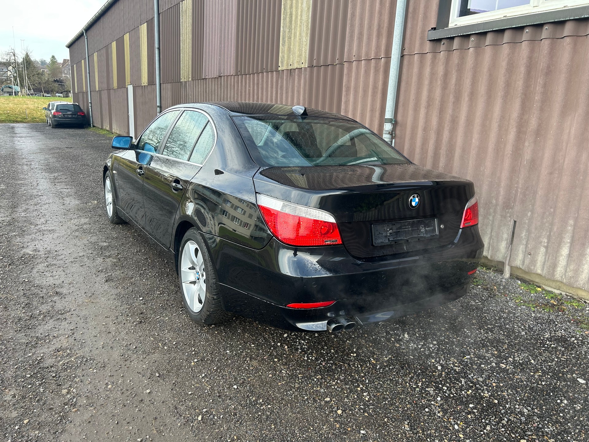 BMW 525xi-image-5