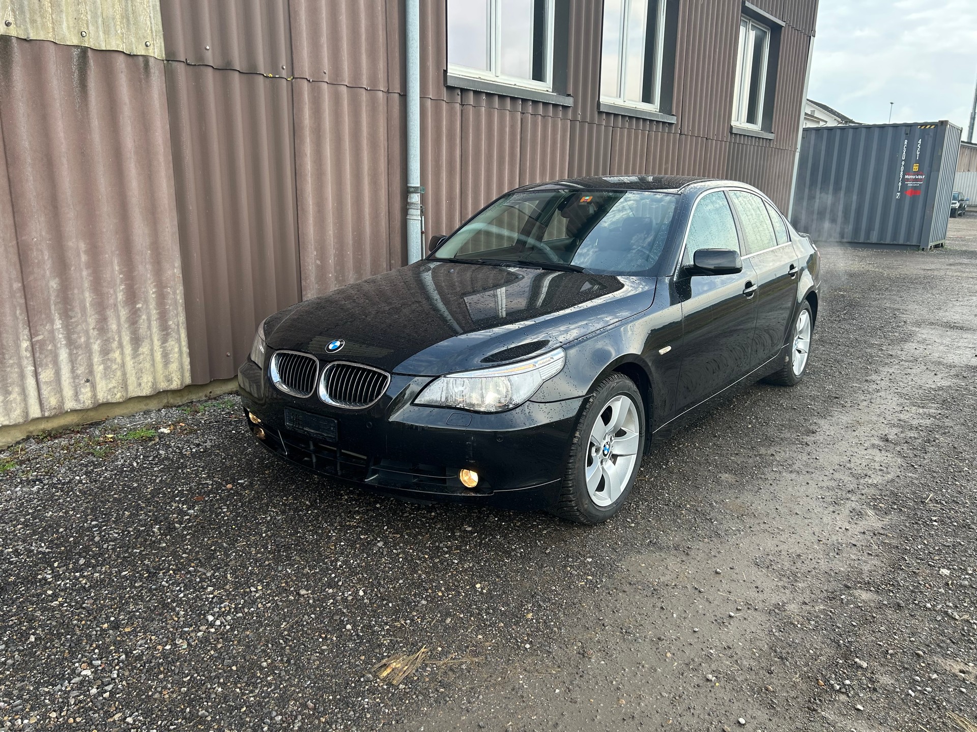 BMW 525xi-image-2