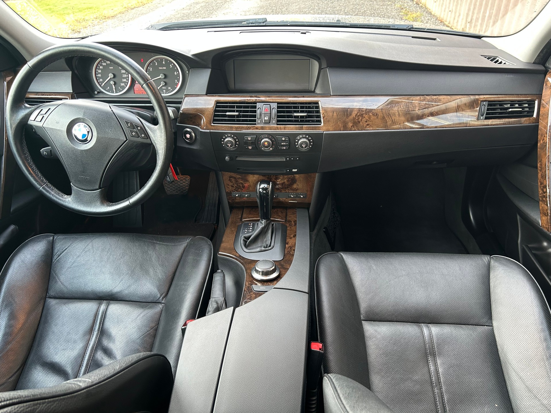 BMW 525xi-image-12