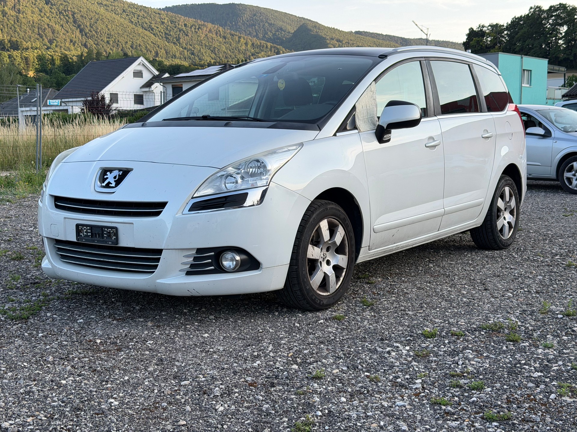 PEUGEOT 5008 1.6 16V T Active-image-0