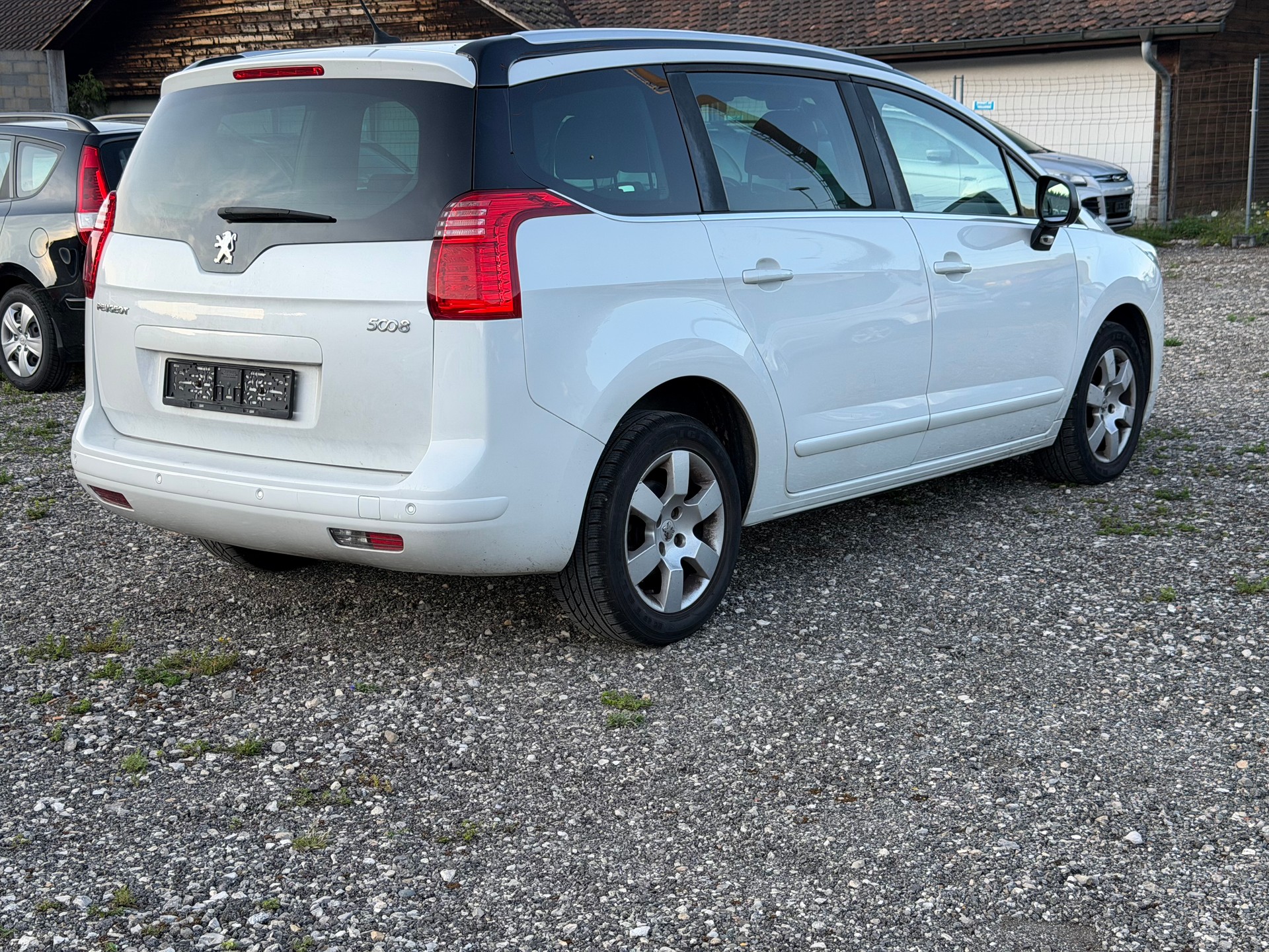 PEUGEOT 5008 1.6 16V T Active-image-3