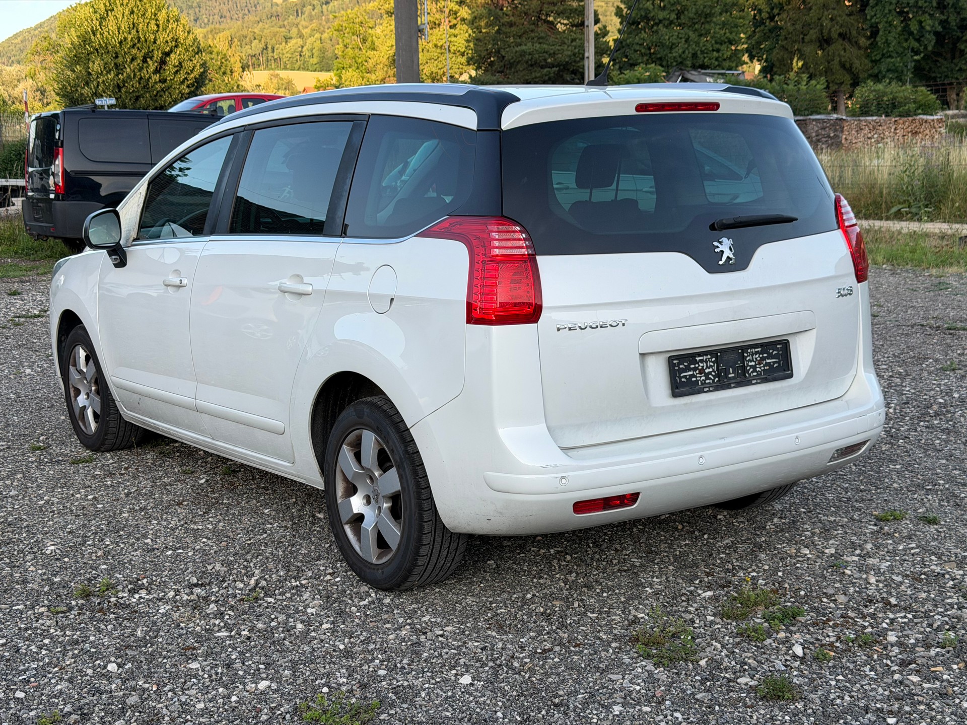 PEUGEOT 5008 1.6 16V T Active-image-2