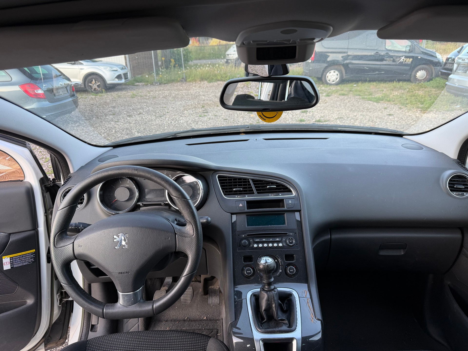 PEUGEOT 5008 1.6 16V T Active-image-10
