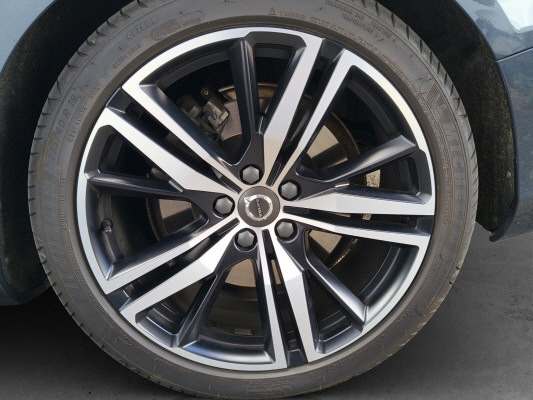 VOLVO V60 T8 eAWD R-Design-image-12