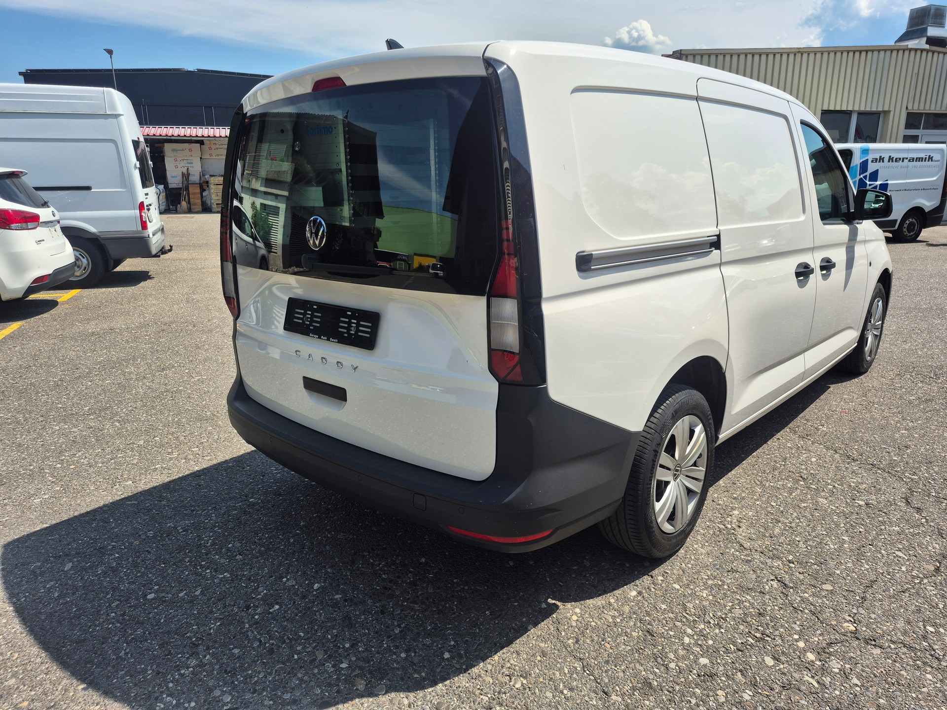 VW Caddy Cargo 2.0TDI Maxi-image-4