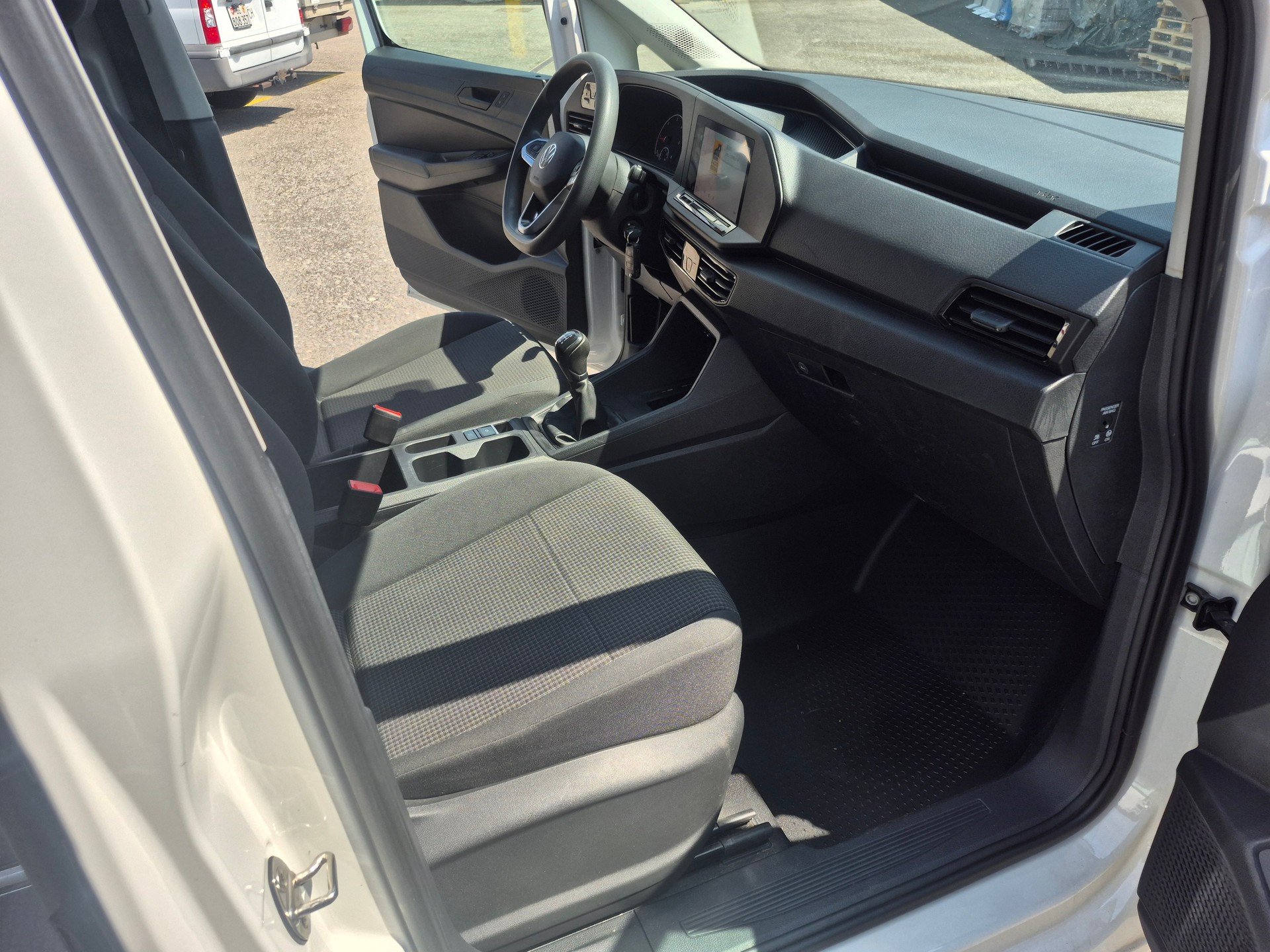 VW Caddy Cargo 2.0TDI Maxi-image-15