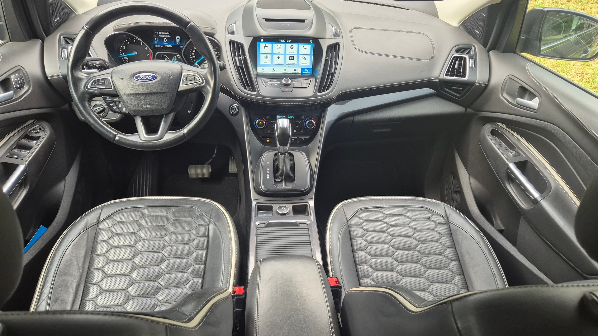FORD Kuga 1.5 SCTi Vignale 4WD Automatic-image-15