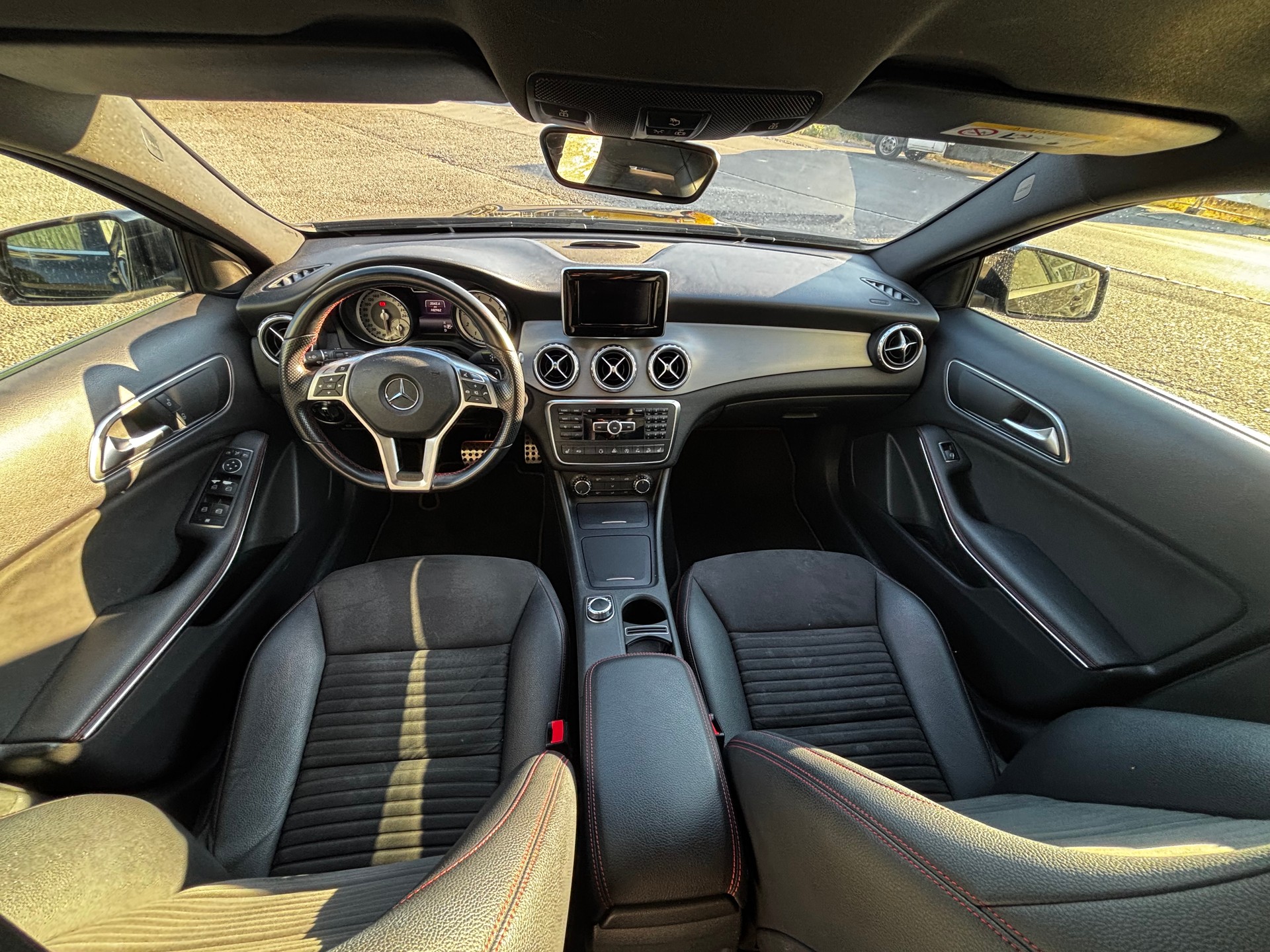 MERCEDES-BENZ GLA 250 AMG Line 4Matic 7G-DCT-image-11