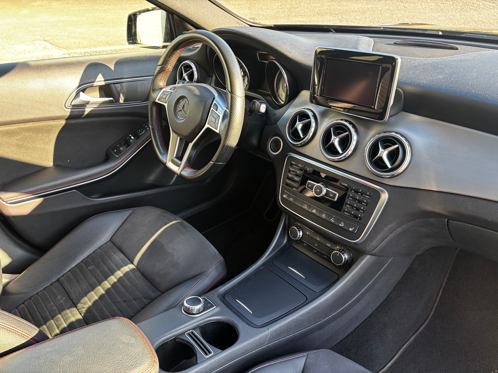 MERCEDES-BENZ GLA 250 AMG Line 4Matic 7G-DCT-image-14