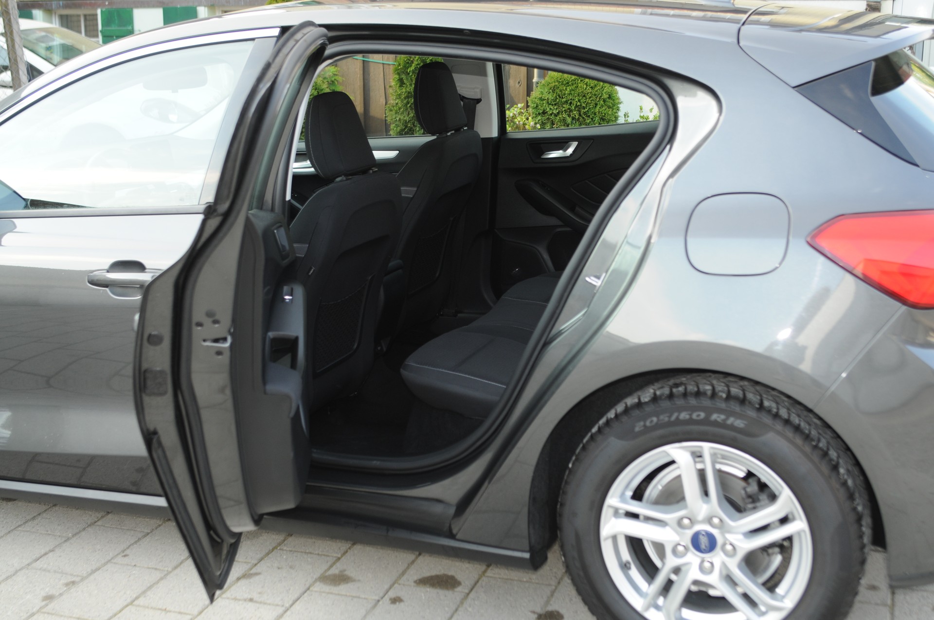 FORD Focus 1.0 SCTi Trend+ Automatic-image-6