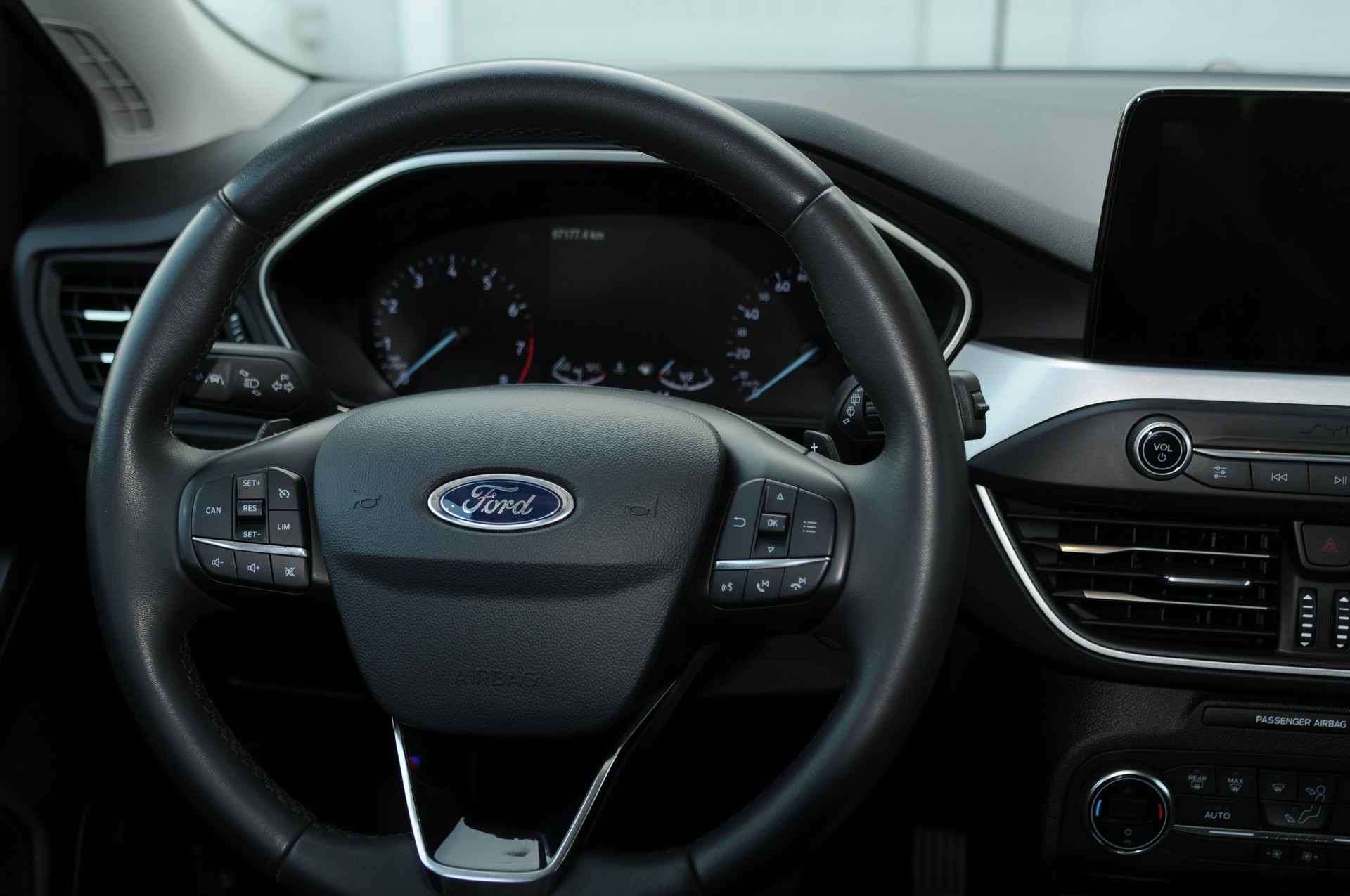 FORD Focus 1.0 SCTi Trend+ Automatic-image-5