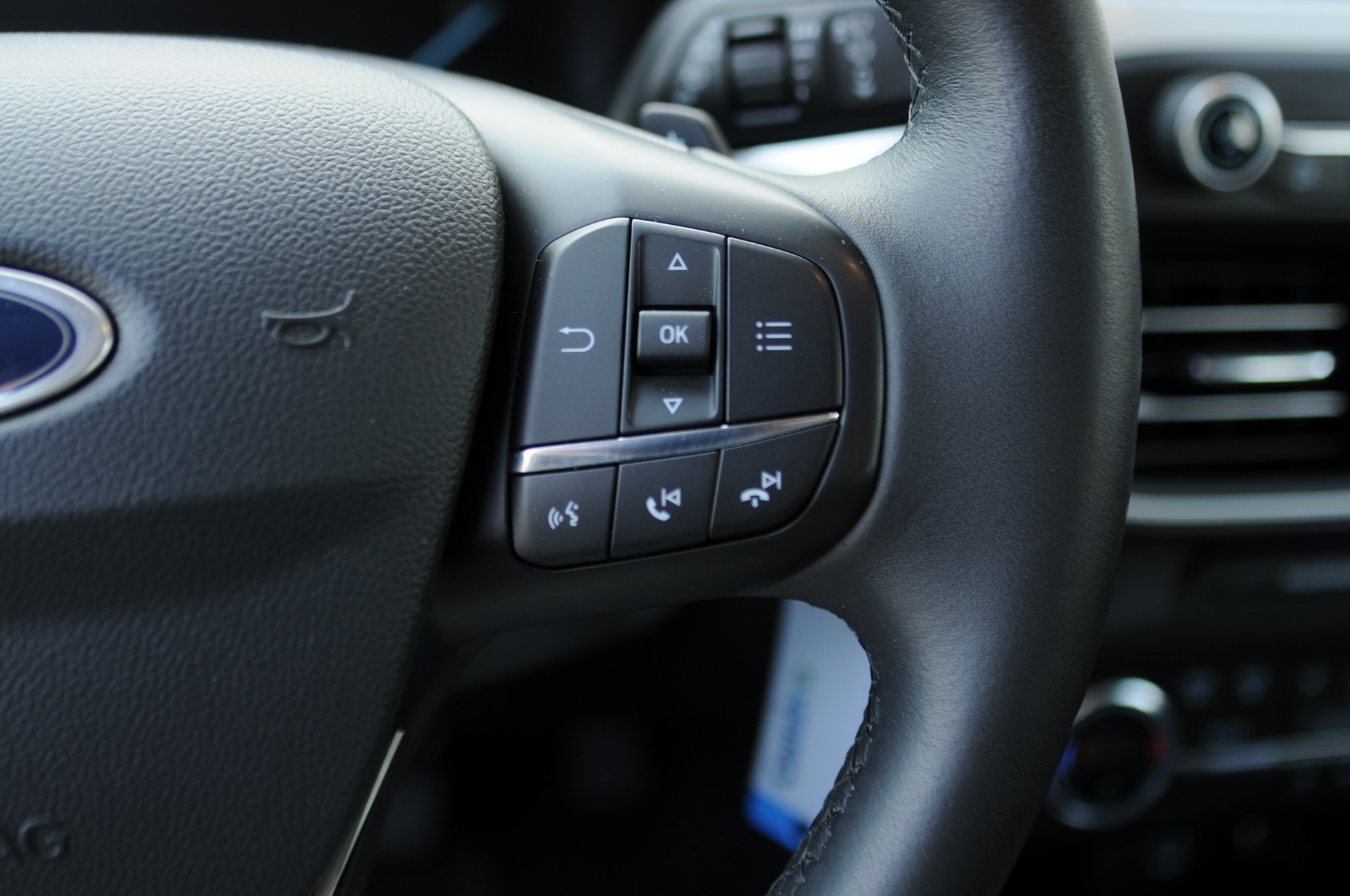 FORD Focus 1.0 SCTi Trend+ Automatic-image-13