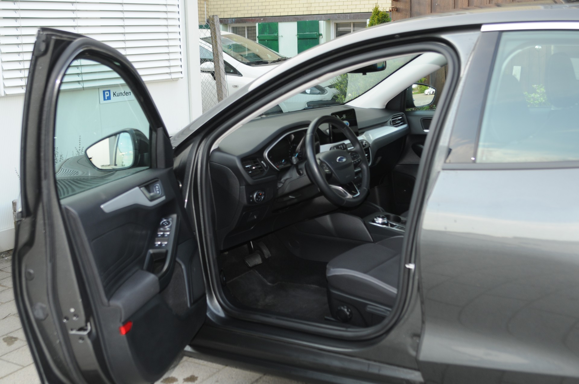 FORD Focus 1.0 SCTi Trend+ Automatic-image-4
