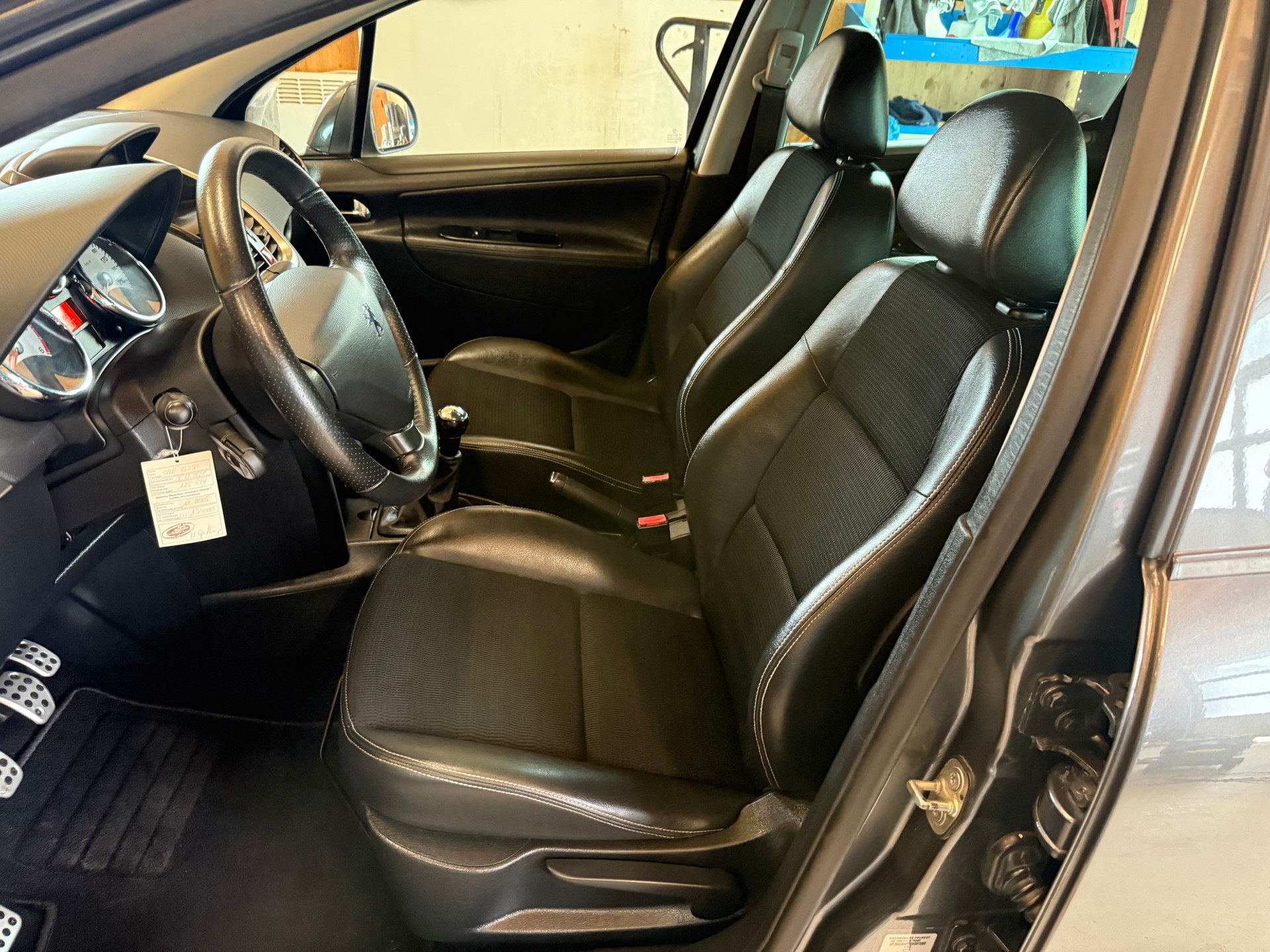 PEUGEOT 207 SW 1.6 HDI Active-image-6