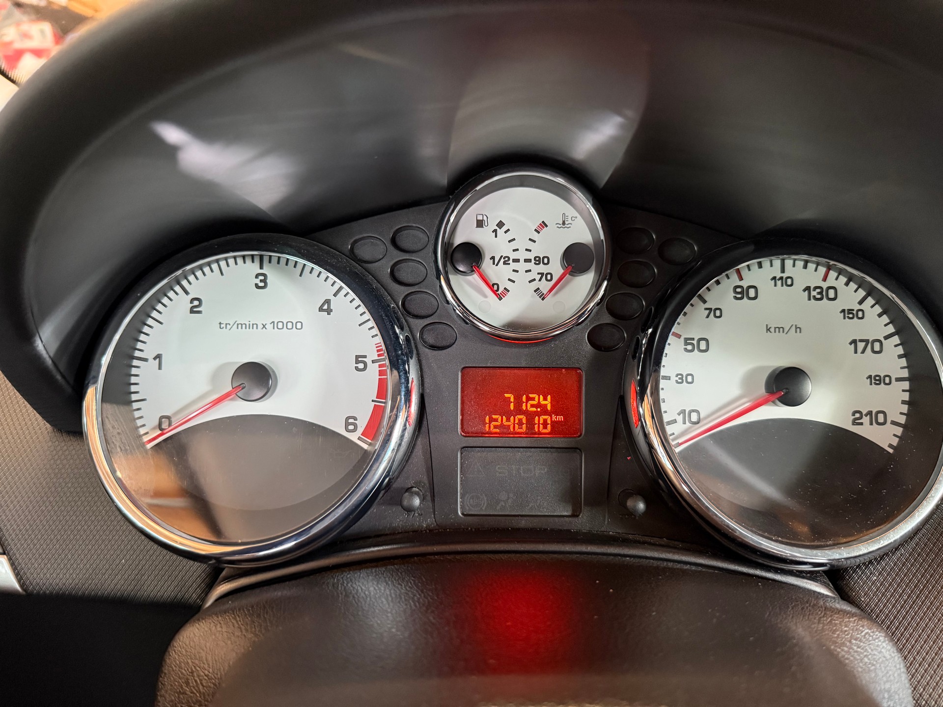PEUGEOT 207 SW 1.6 HDI Active-image-10