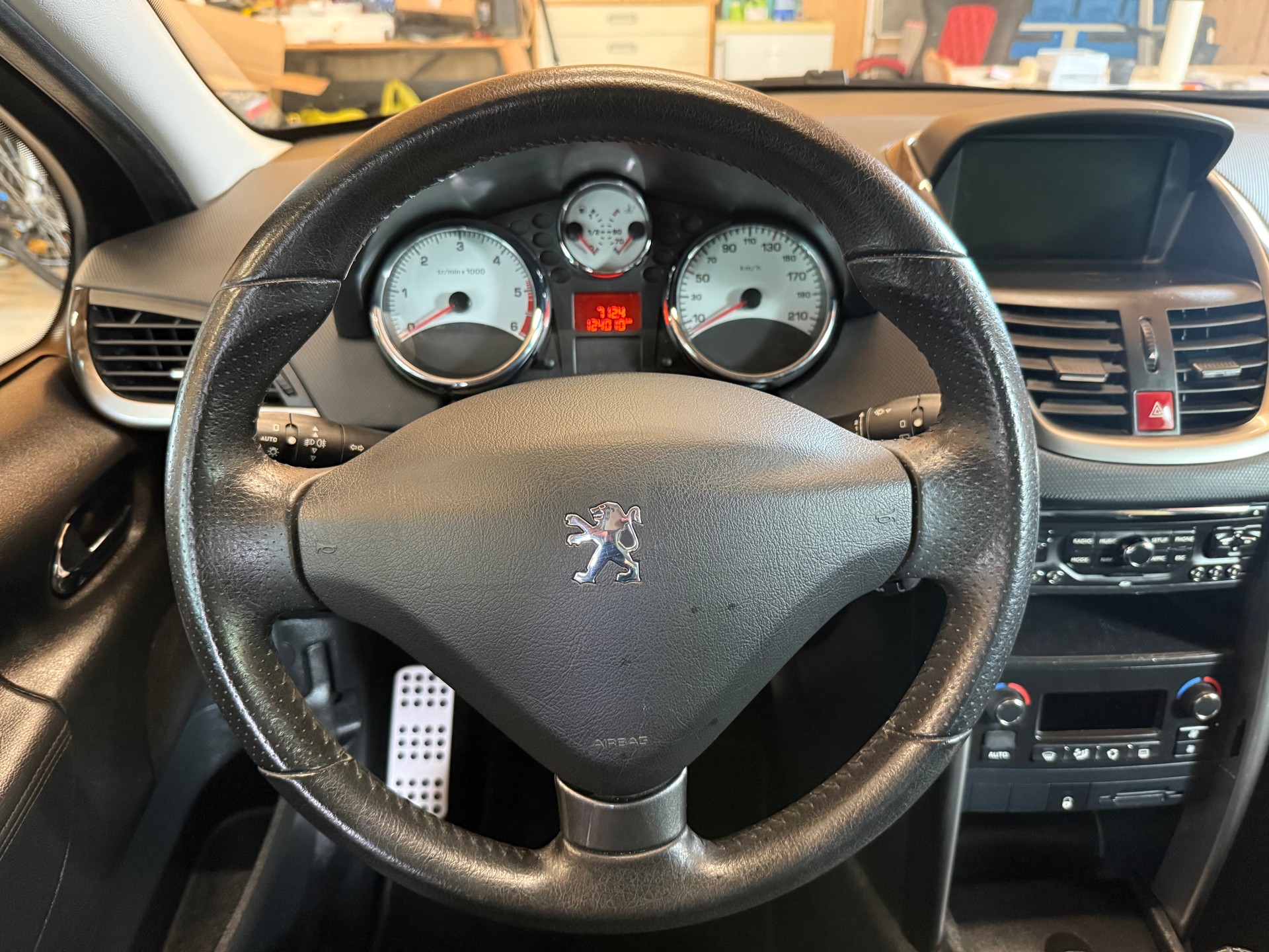 PEUGEOT 207 SW 1.6 HDI Active-image-9