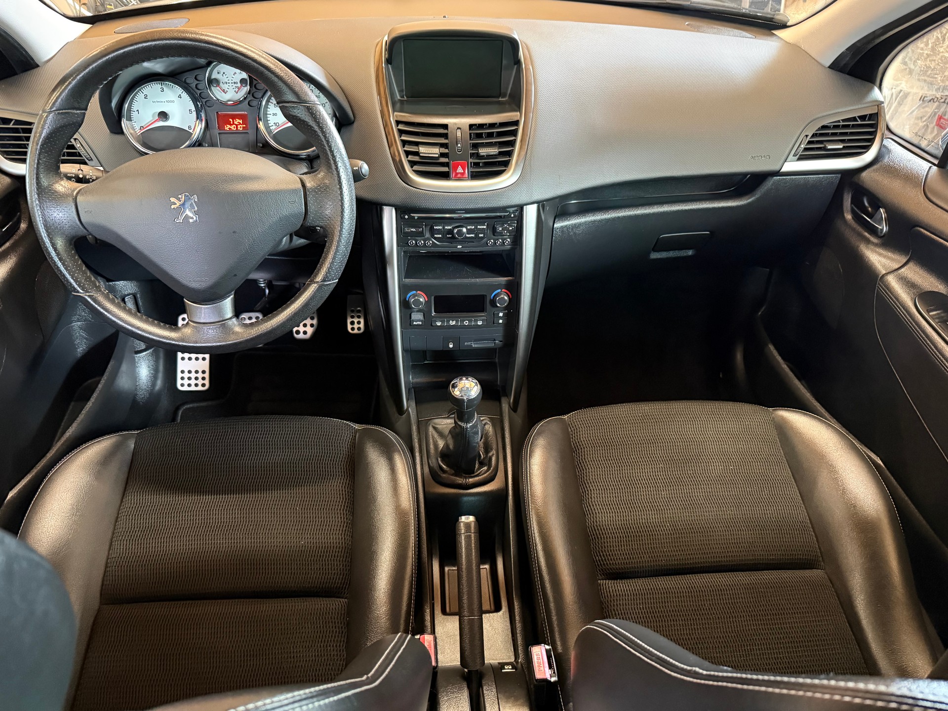 PEUGEOT 207 SW 1.6 HDI Active-image-8