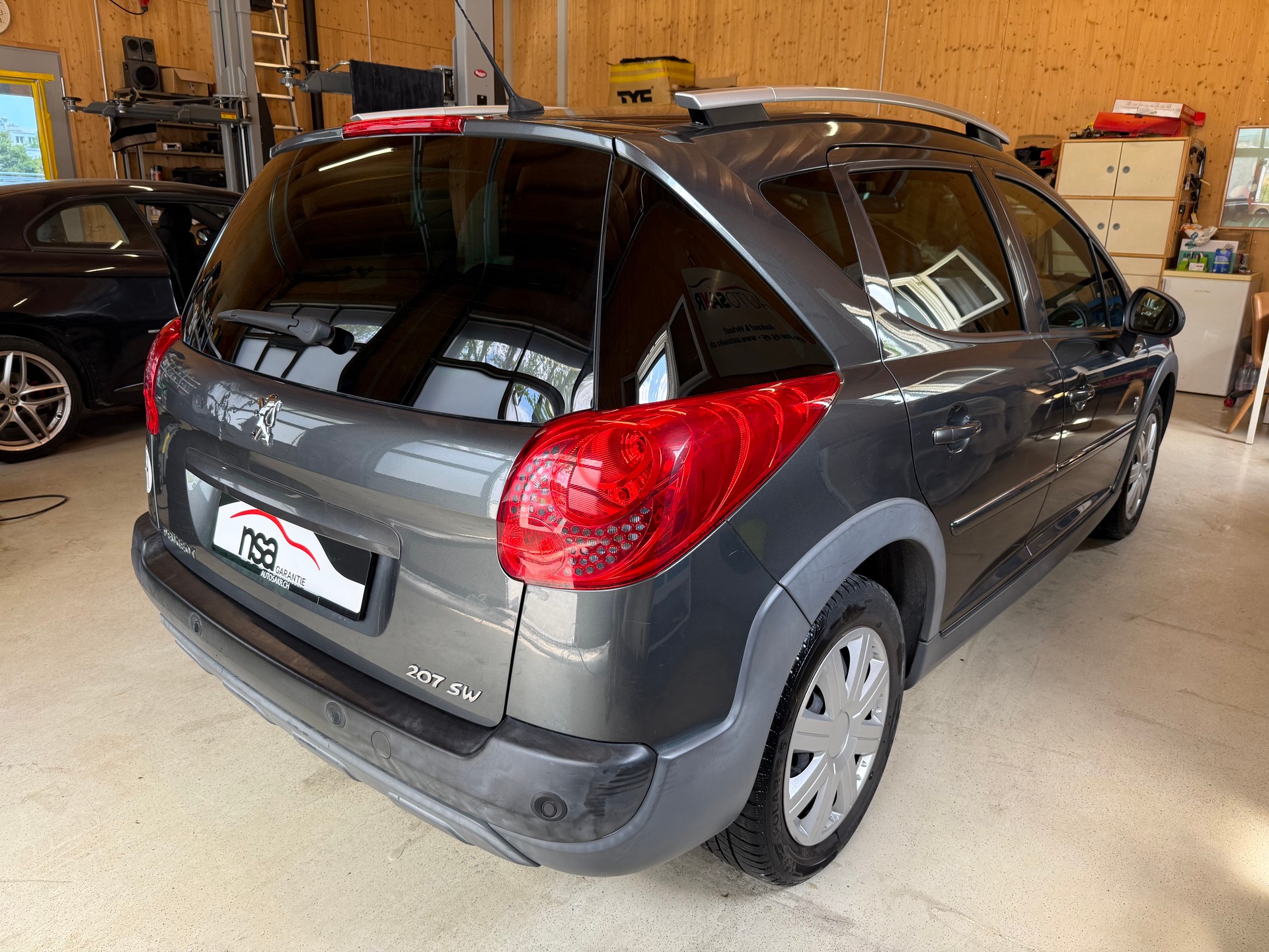 PEUGEOT 207 SW 1.6 HDI Active-image-3