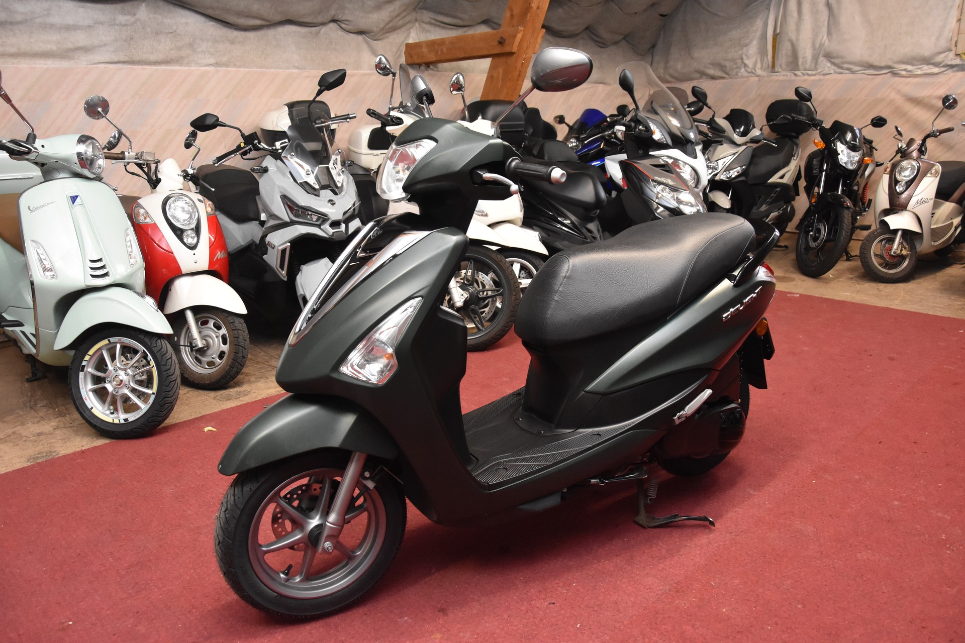 YAMAHA D'elight LTS 125 UBS-image-1