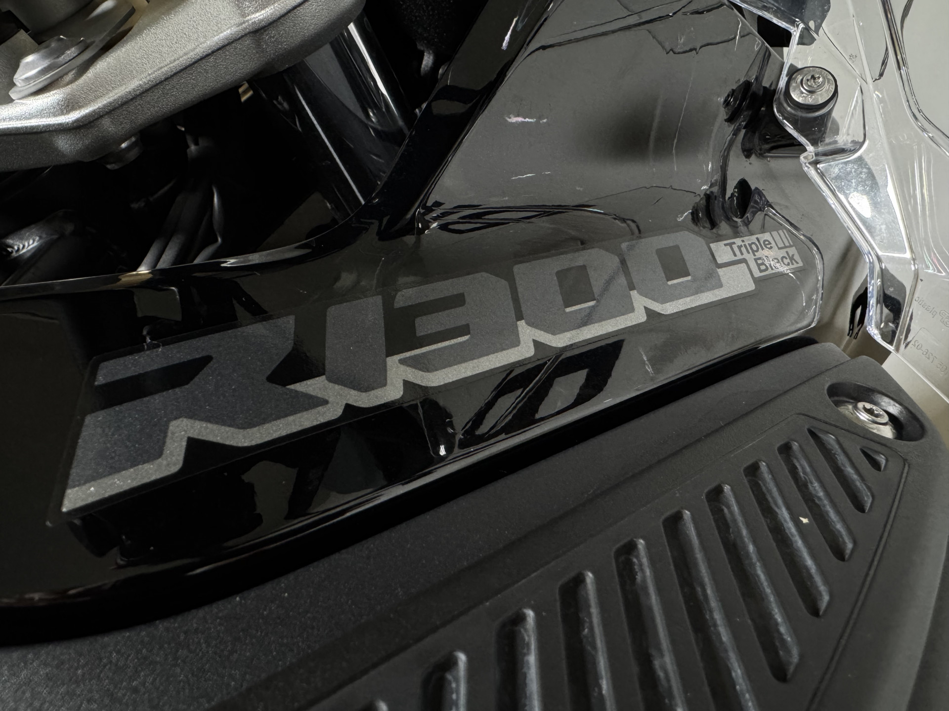 BMW R 1300 GS Adventure Triple Black-showroom-element-3