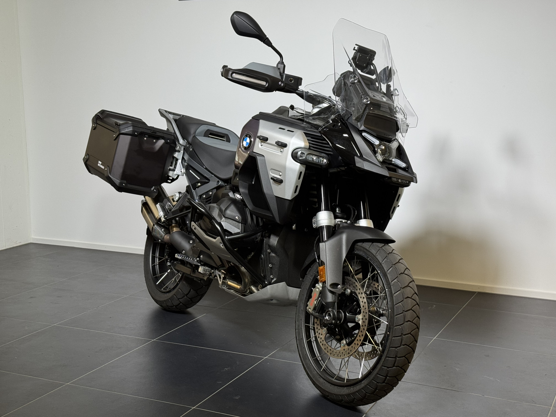 BMW R 1300 GS Adventure Triple Black-image-4