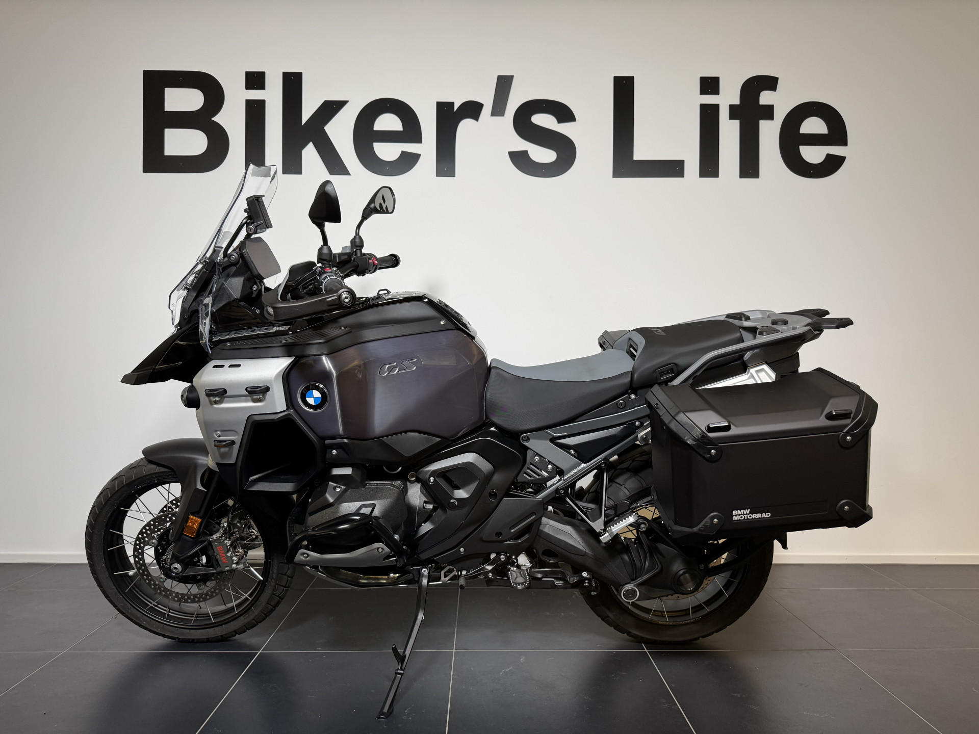 BMW R 1300 GS Adventure Triple Black-showroom-element-1