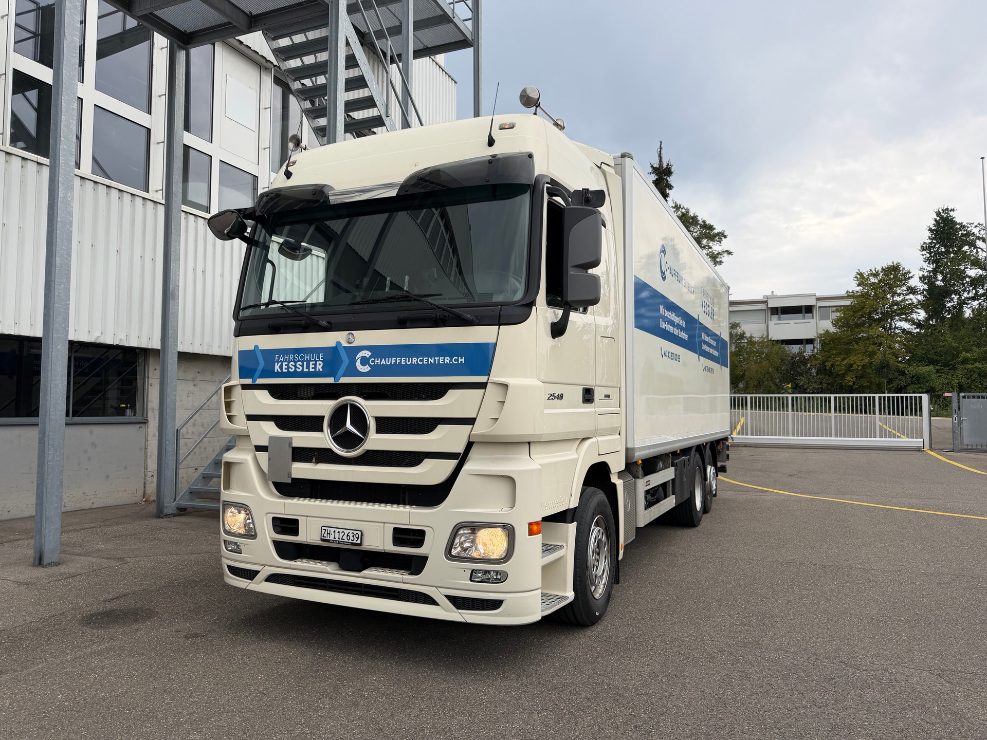 MERCEDES-BENZ 2548
