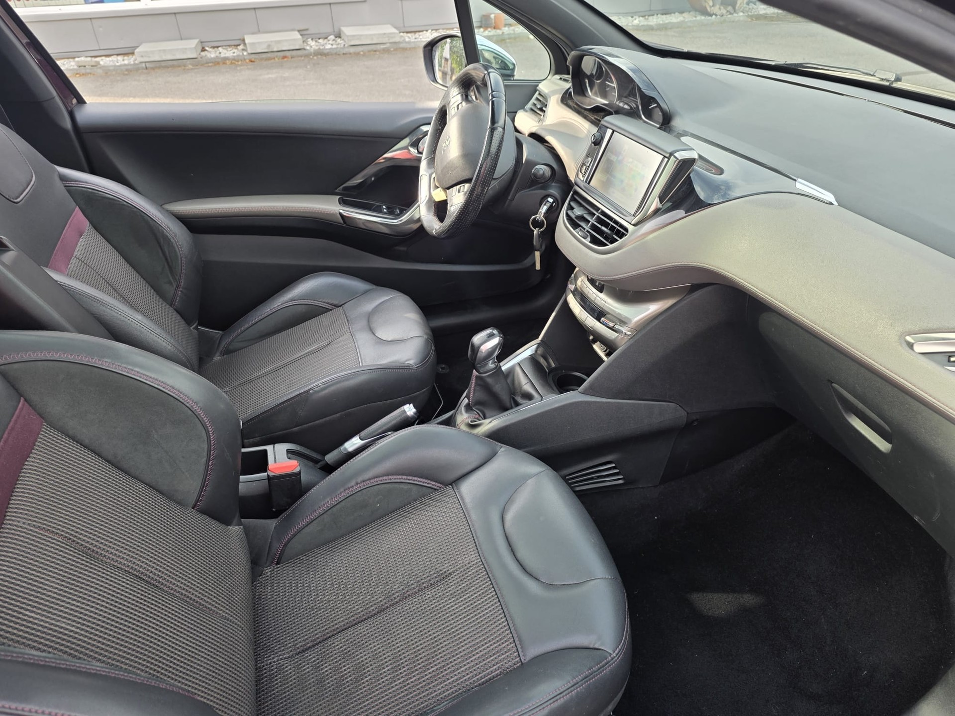 PEUGEOT 208 1.6 VTI XY-image-4