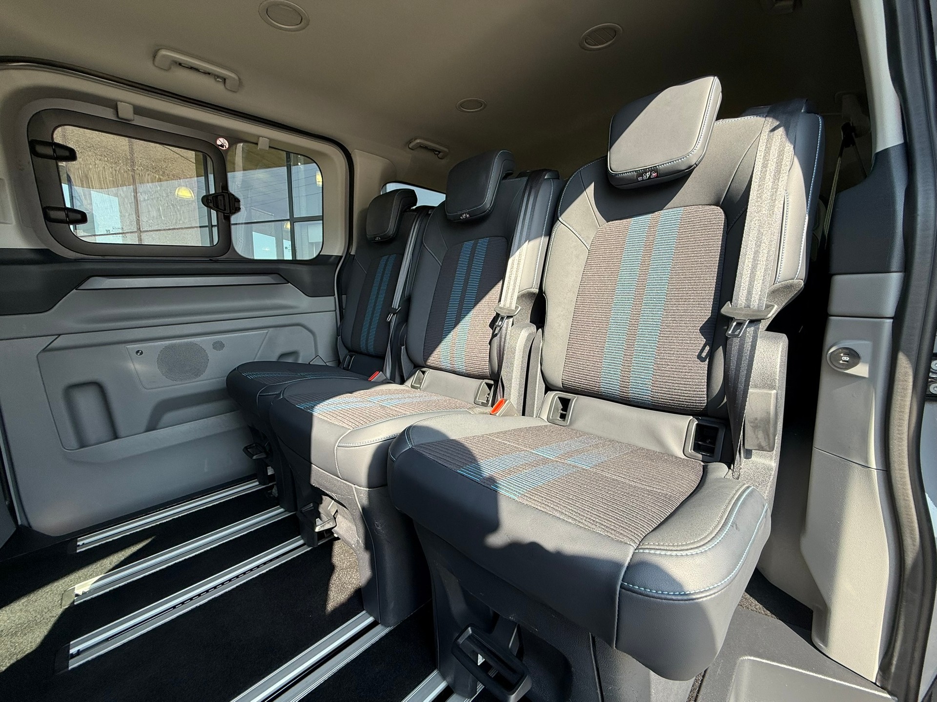 FORD Tourneo Bus 320 L1H1 Sport Automat 4x4-image-8