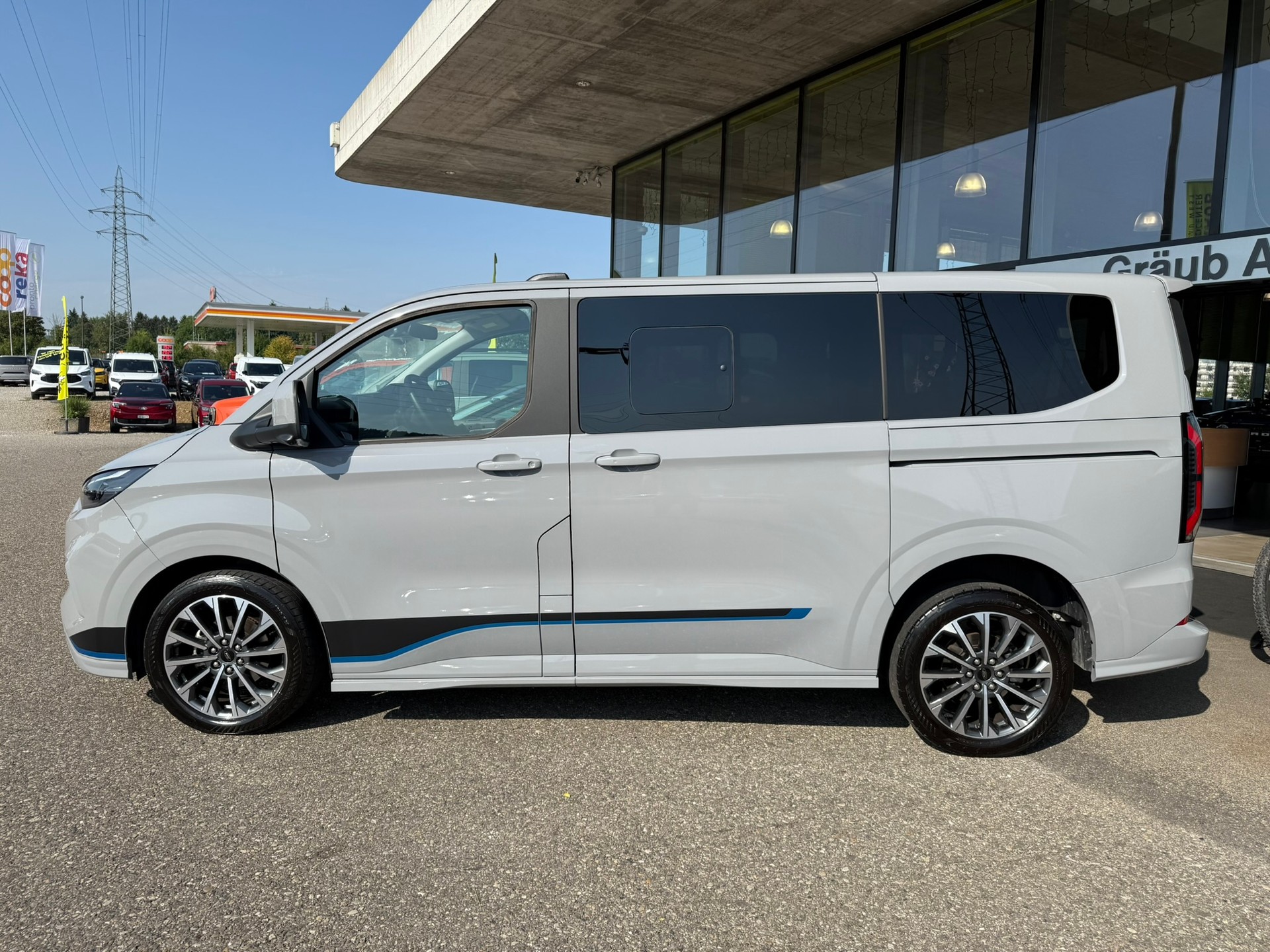 FORD Tourneo Bus 320 L1H1 Sport Automat 4x4-image-3