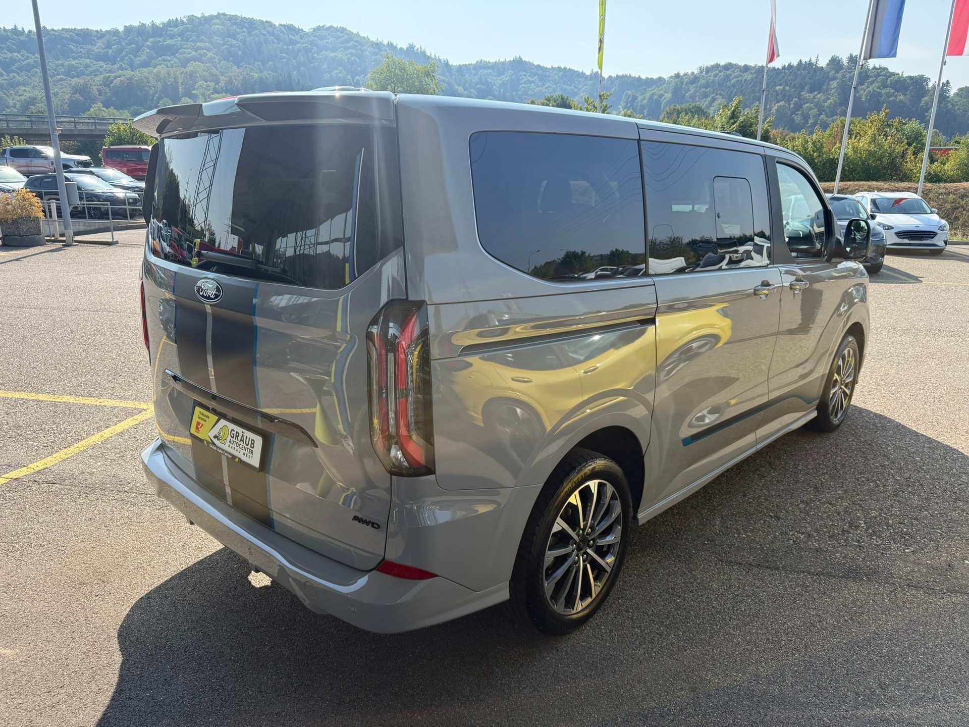 FORD Tourneo Bus 320 L1H1 Sport Automat 4x4-image-5