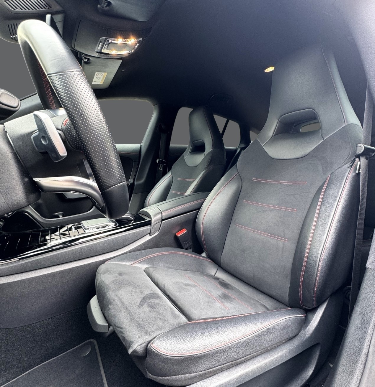 MERCEDES-BENZ A 200 AMG Line 7G-DCT-image-14