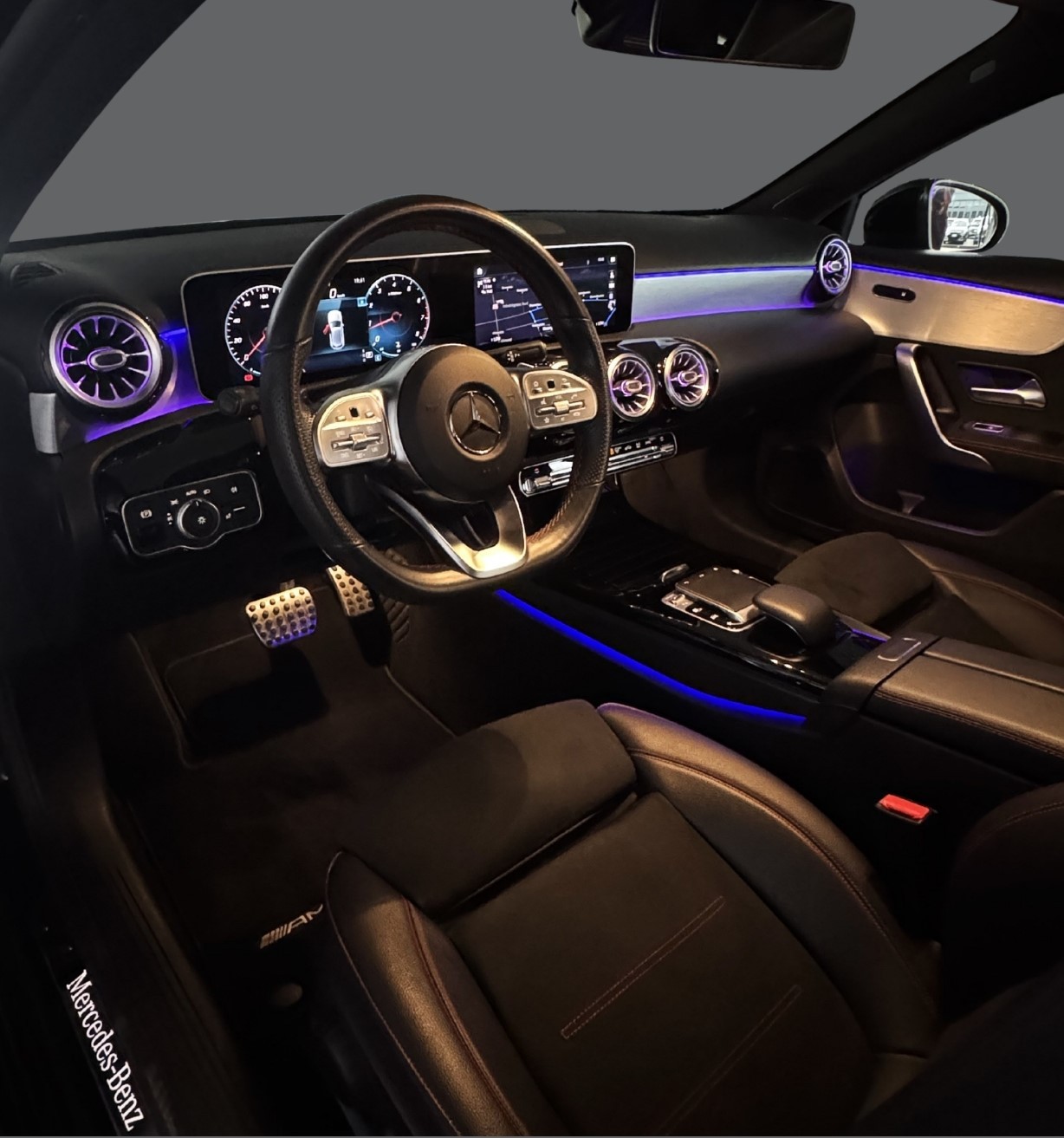 MERCEDES-BENZ A 200 AMG Line 7G-DCT-image-11