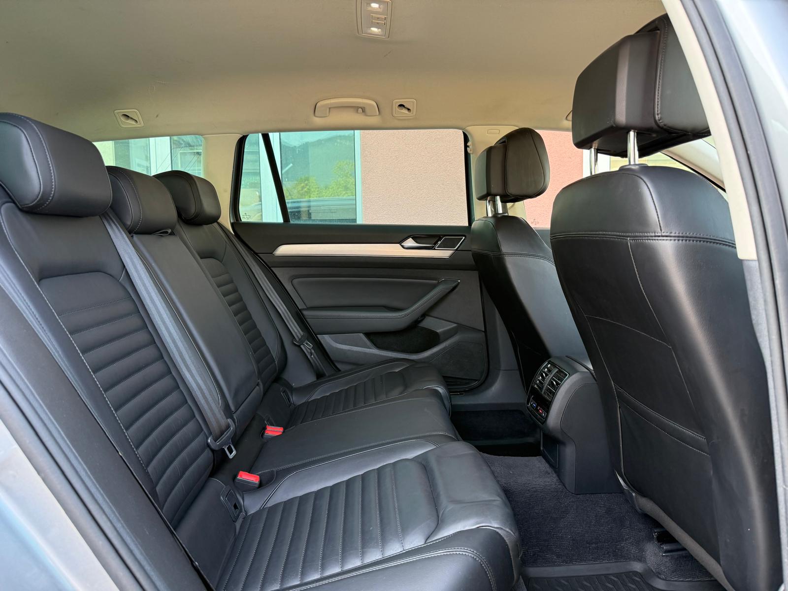 VW Passat Alltrack 2.0 TDI BMT 4Motion DSG-image-12