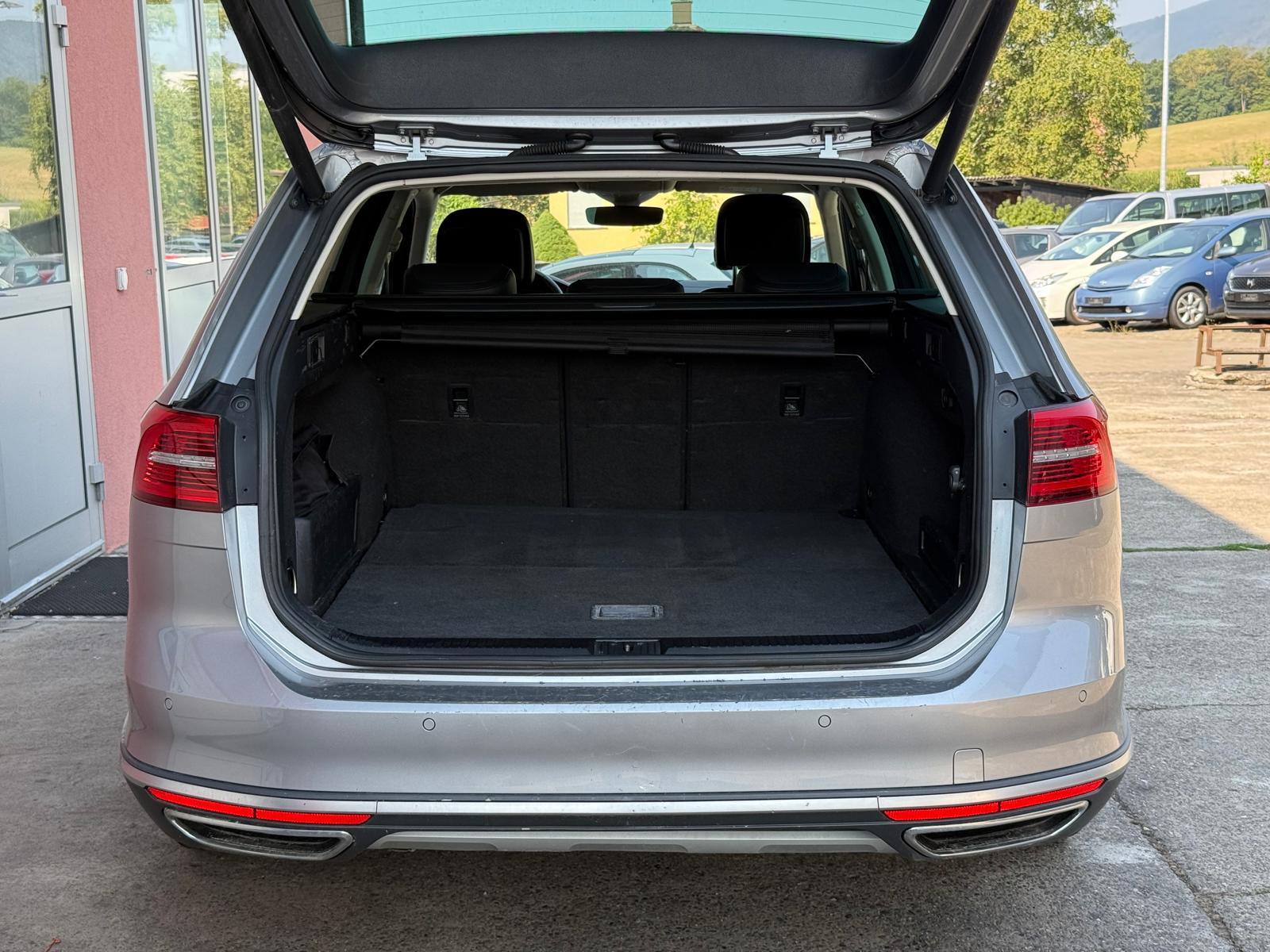 VW Passat Alltrack 2.0 TDI BMT 4Motion DSG-image-5
